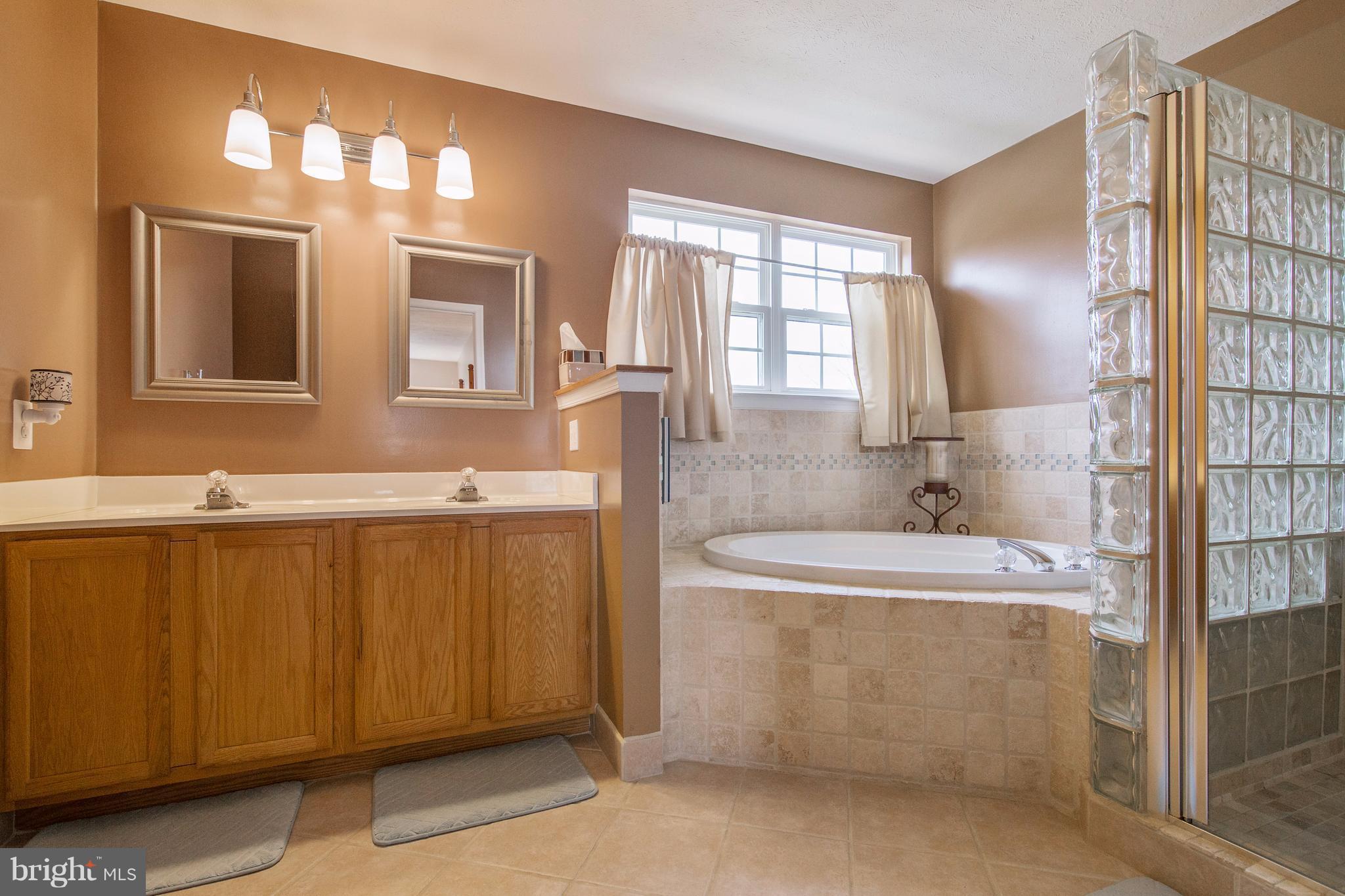 BEACHWOOD ESTATES - Residential