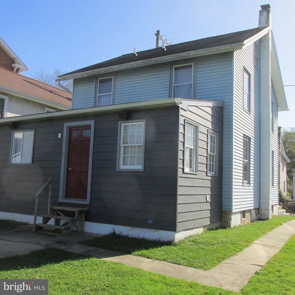 Photo of 107 E SLOKOM AVE, CHRISTIANA, PA 17509 (MLS # PALA2029172)