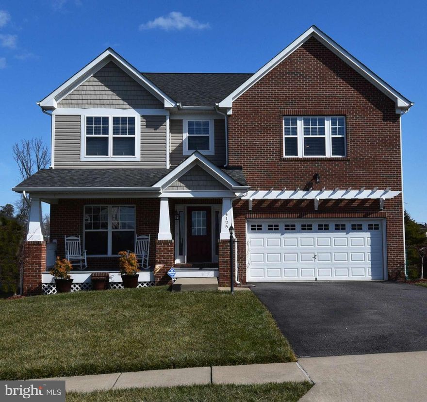 House Beautiful!  Spacious home w/5 beds/4.5 baths. Kitchen open to family room. Huge Master w/great luxury master bath w/jacuzzi tub, sep shower & linen closet. 2nd Bedroom w/own bath. Walk-in closets. Fenced back yard boasts large stamped patio. 74 gal water heater. Updated kitchen, granite, HVAC, Irrigation System, Stairways w/Iron Spindles,  Hardwoods top 2 levls. Only Mins to Quantico.