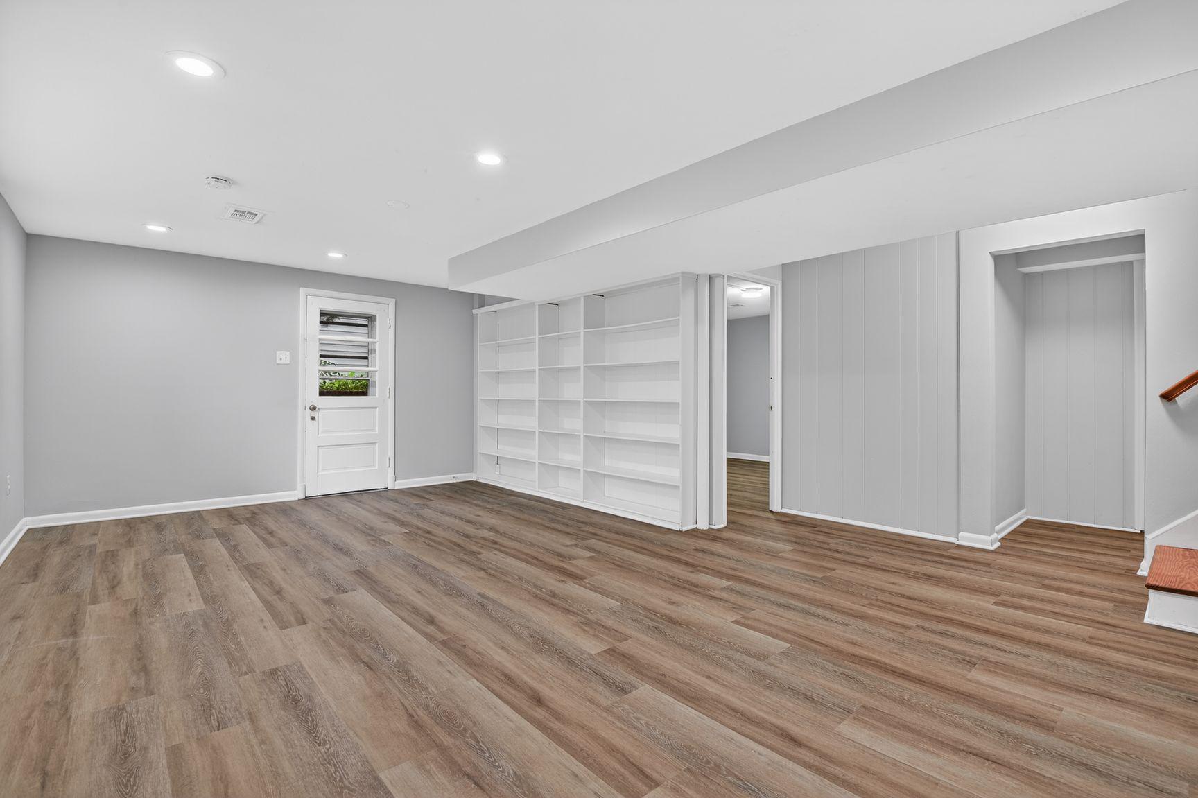 MCLEAN VILLAGE - Residential