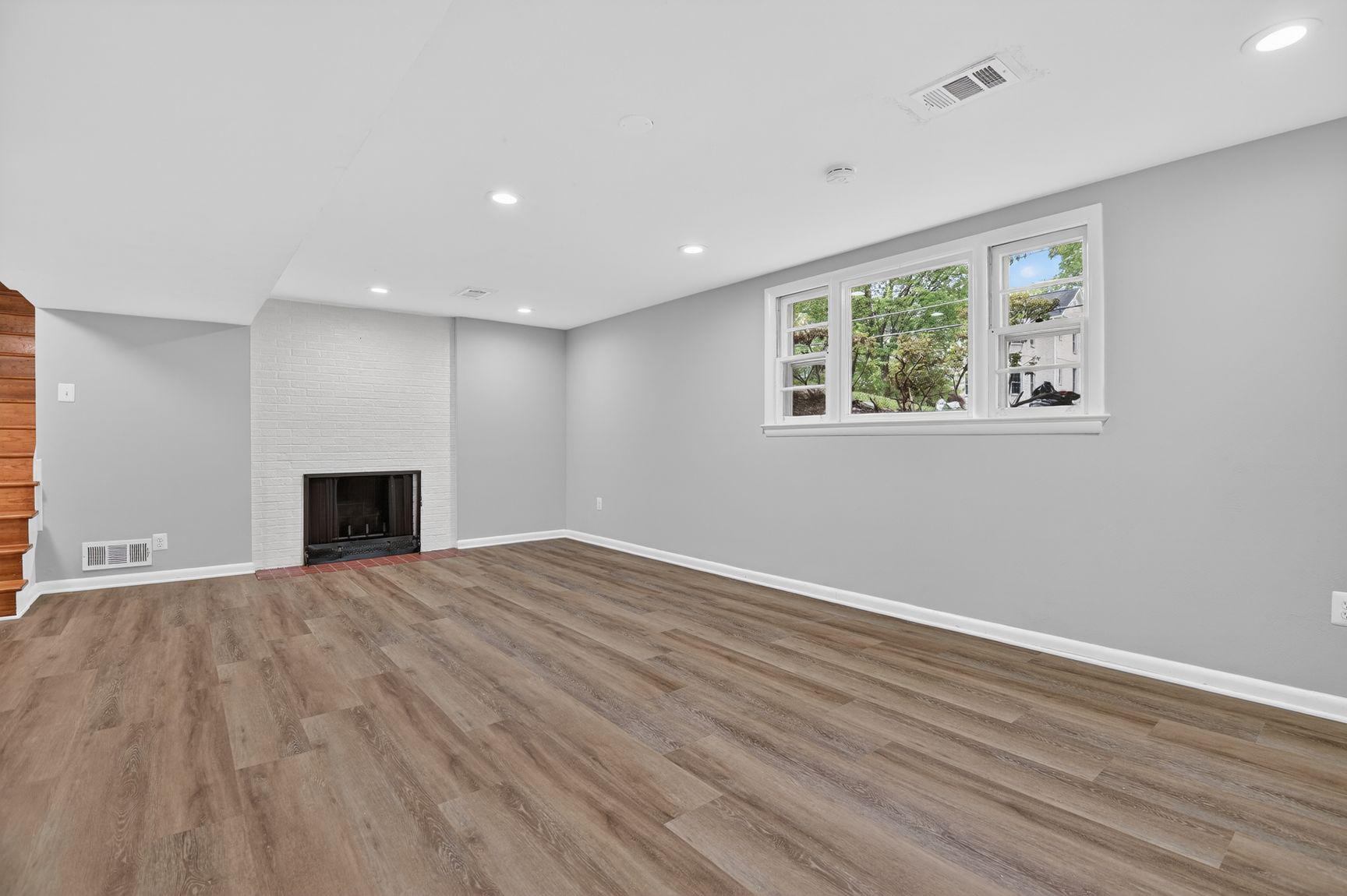 MCLEAN VILLAGE - Residential