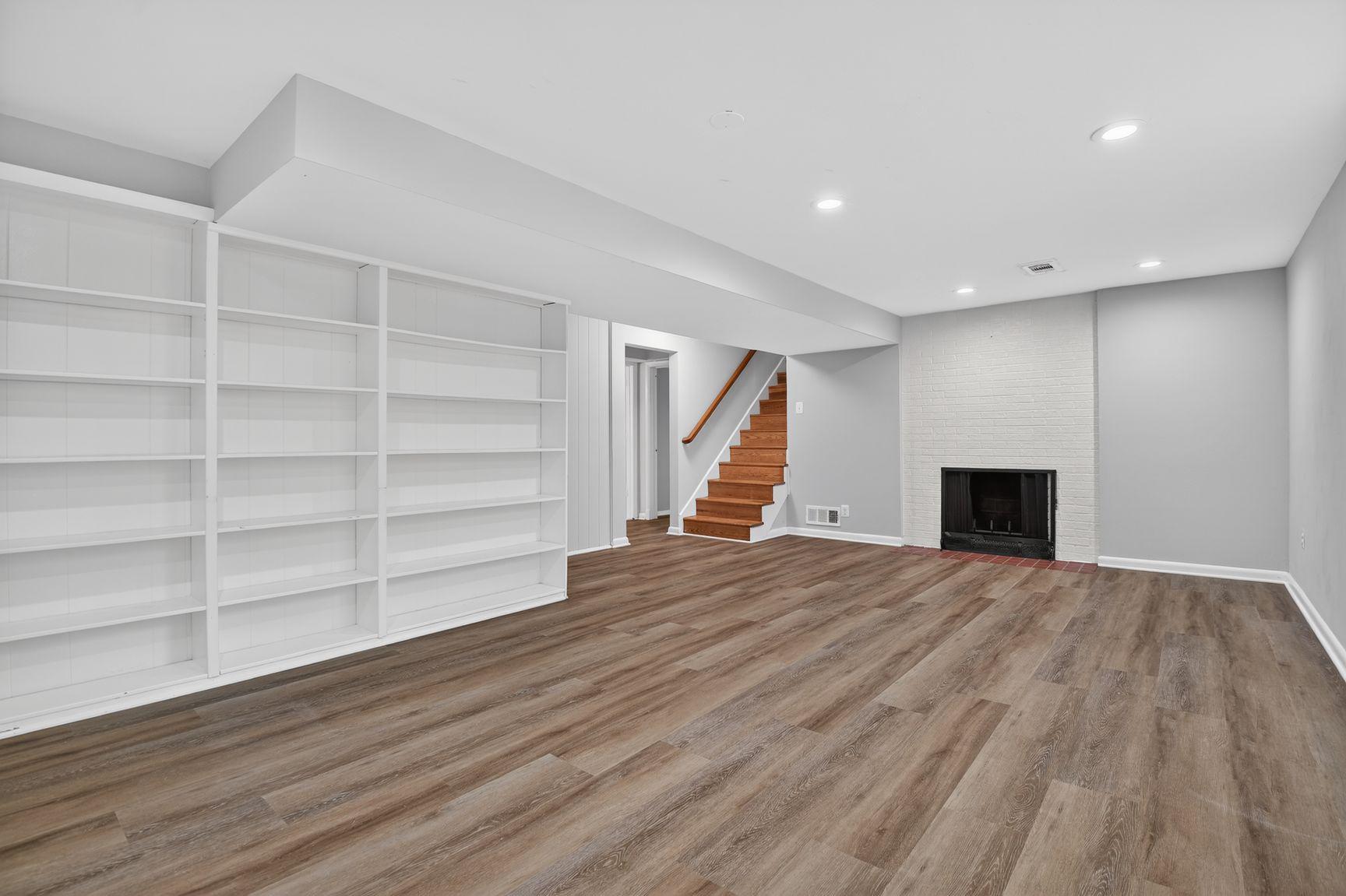 MCLEAN VILLAGE - Residential