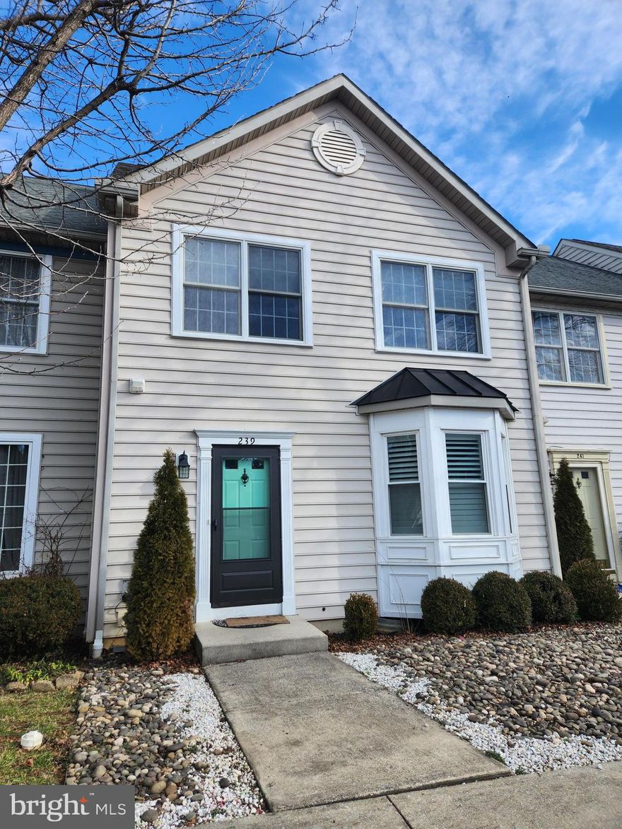 Beautiful townhome in desirable Spring Mills neighborhood features 3 bedrooms, 2 full bathrooms, 1 half bathroom, large living room, kitchen, dining area, laundry closet w/washer/dryer included, storage shed and fenced in back yard.  Close to schools, shopping and restaurants.  Small pets on case by case basis.