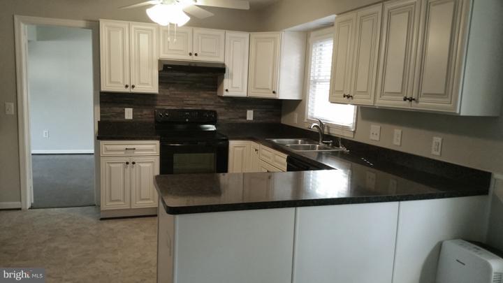 FOREST KNOLLS - Residential Lease