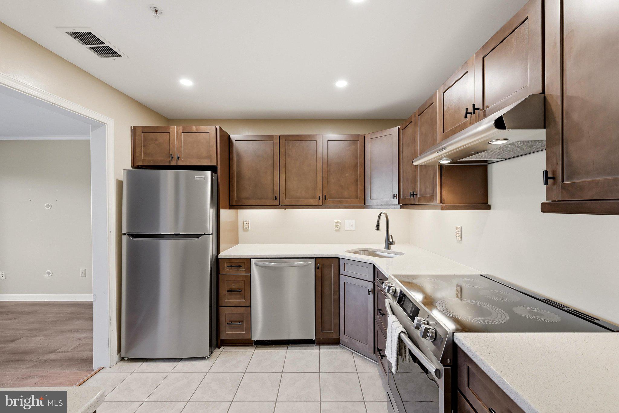 157 BROOKLAND TERRACE 6 6
