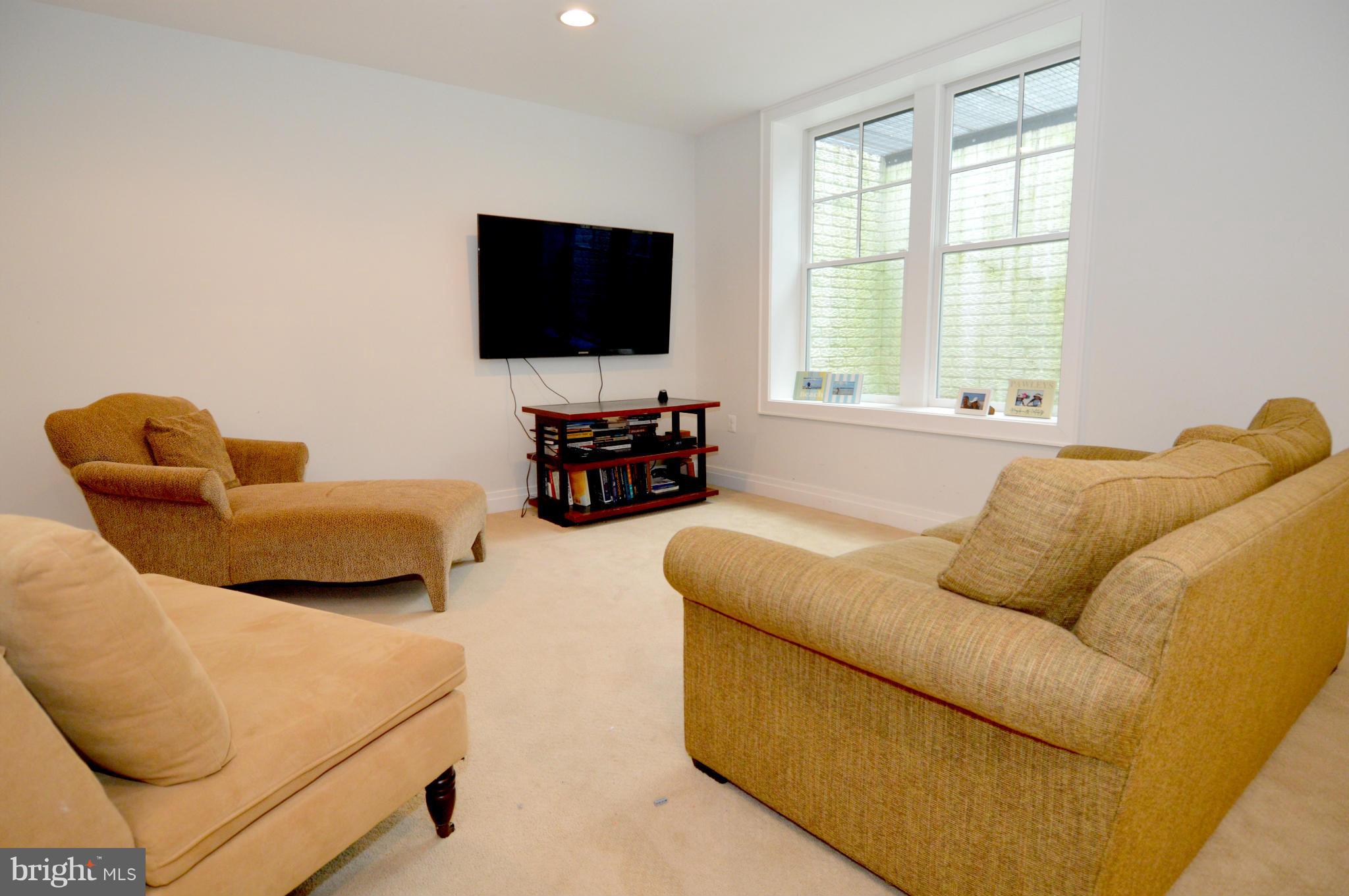 TUCKAHOE VILLAGE - Residential