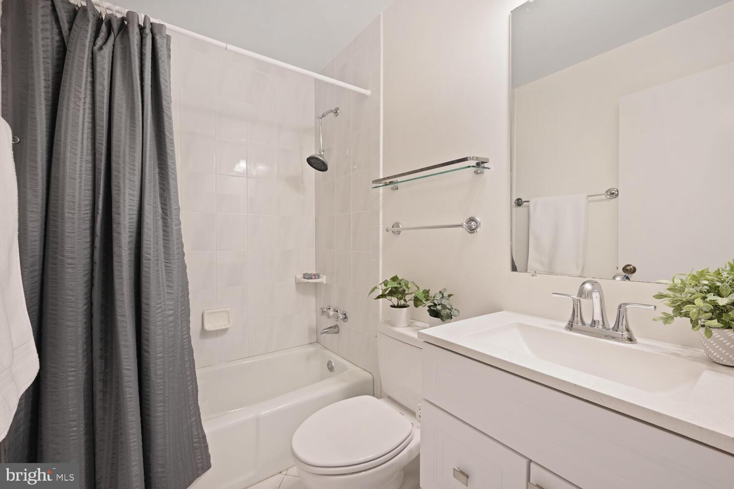 PINE KNOLLS - Residential