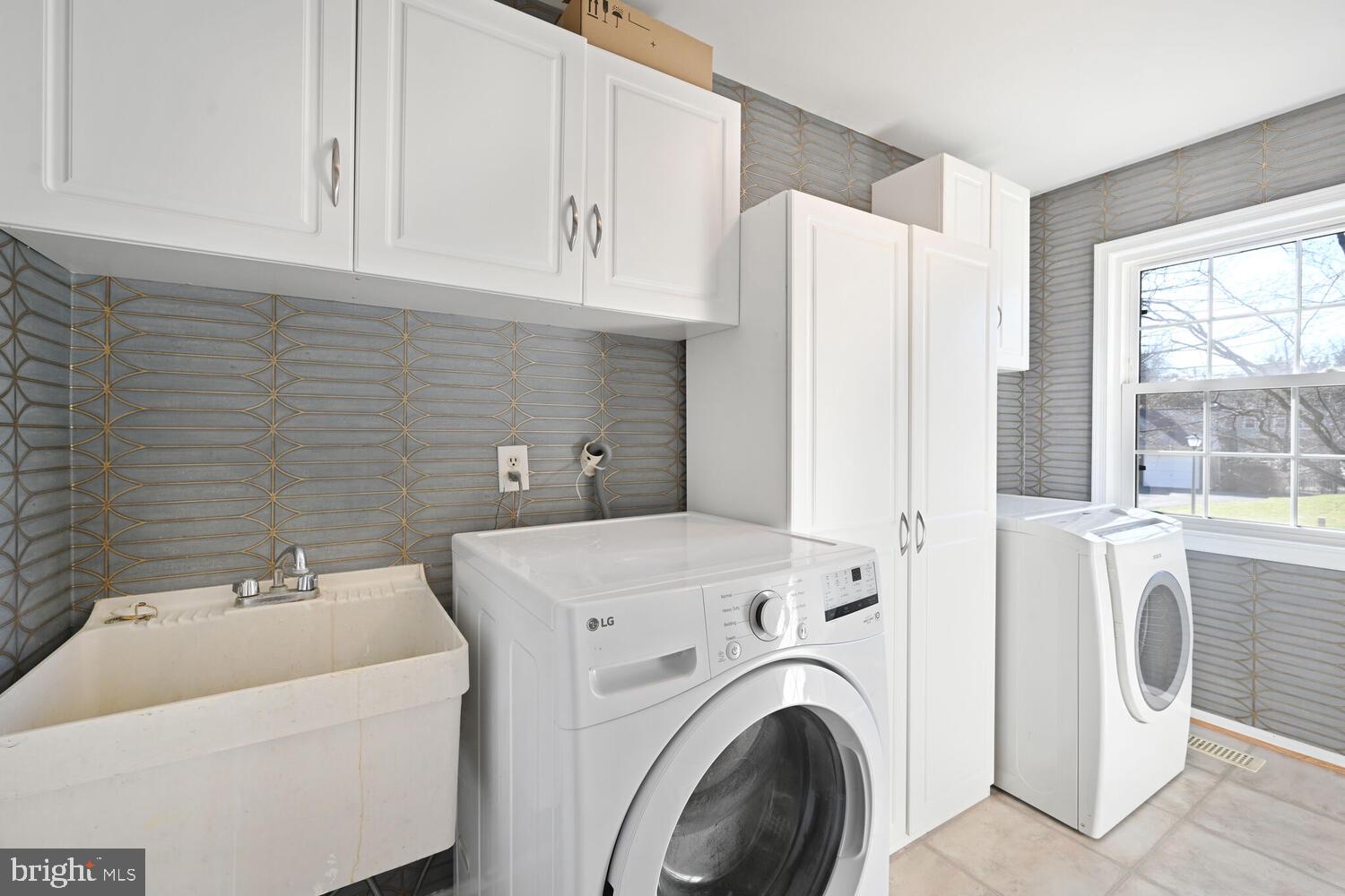 PINE KNOLLS - Residential