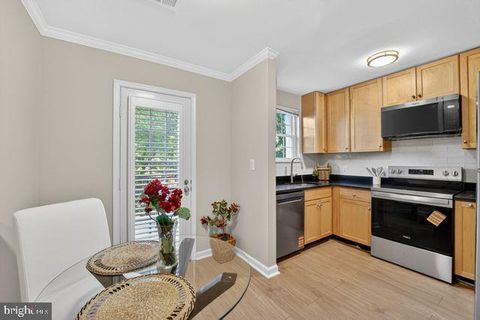 Photo of 4626 28th Road S #D, ARLINGTON, VA 22206 (MLS # VAAR2076362)