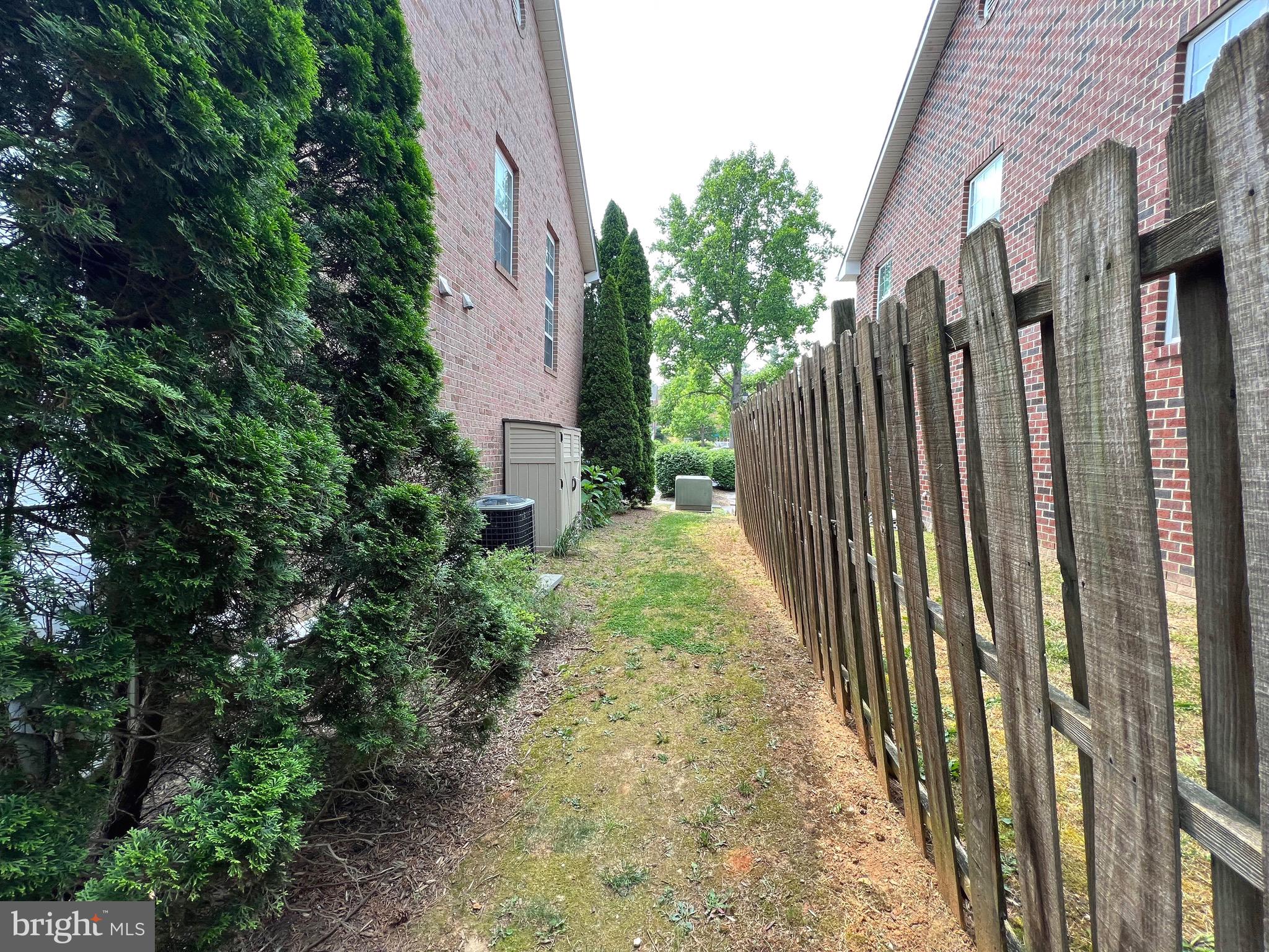 LIMESTONE COURT - Residential Lease