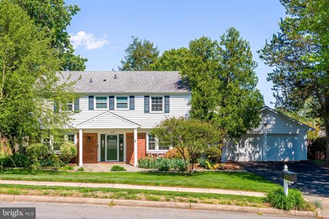Photo of 13120 Pavilion Lane, FAIRFAX, VA 22033 (MLS # VAFX2309568)