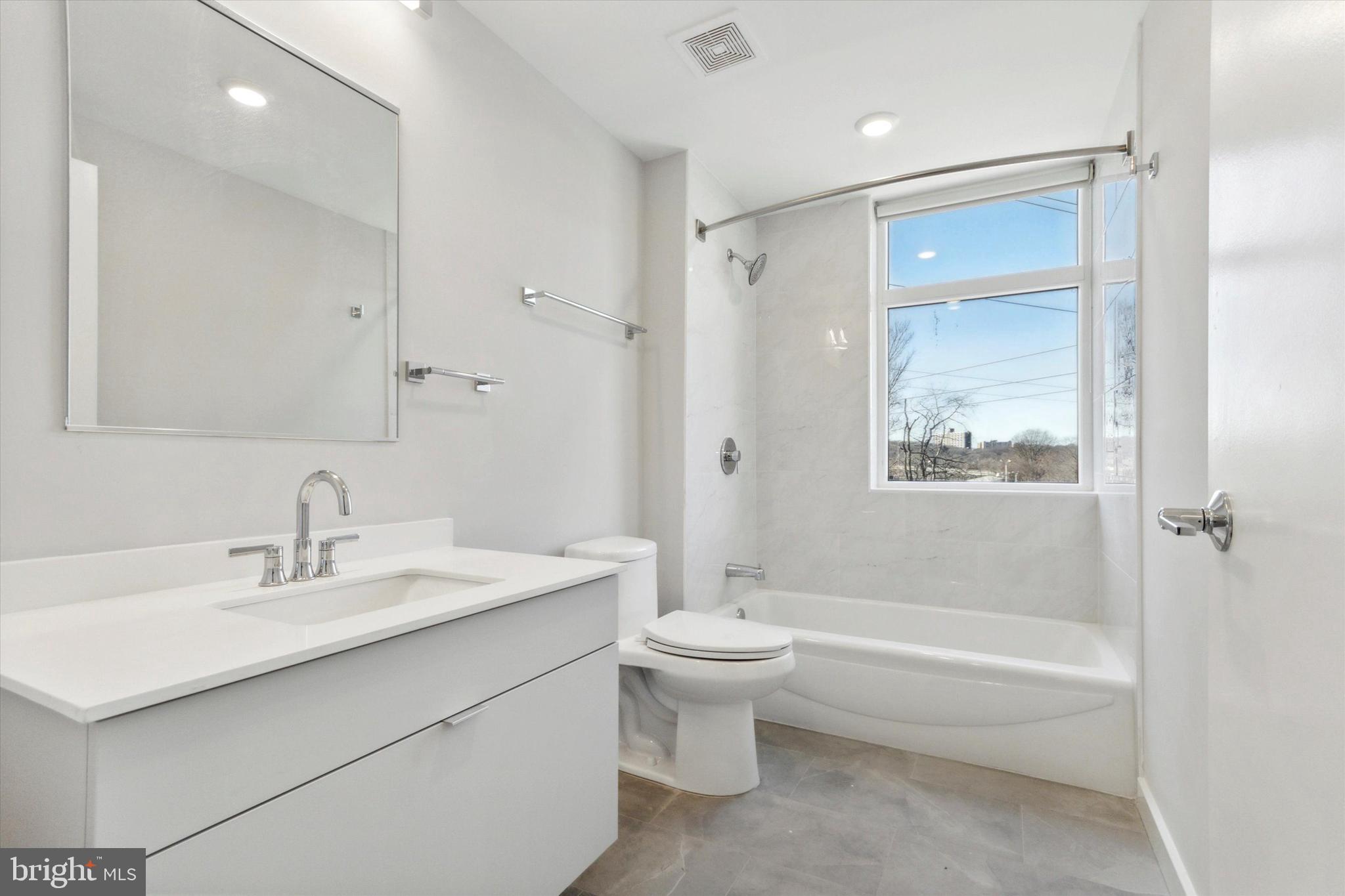 EAST FALLS - Residential Lease