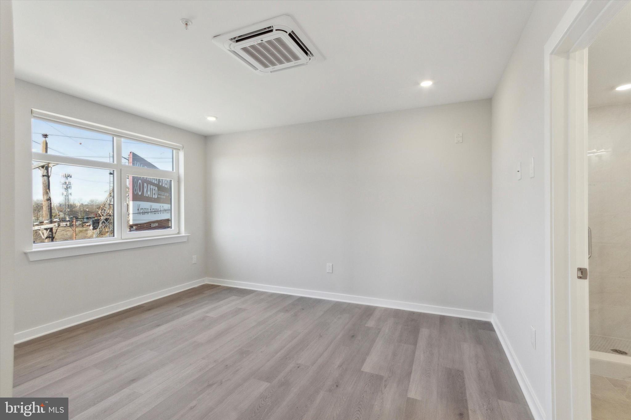 EAST FALLS - Residential Lease