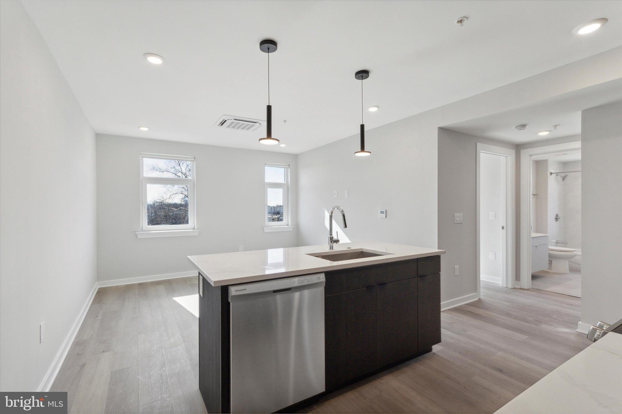 EAST FALLS - Residential Lease