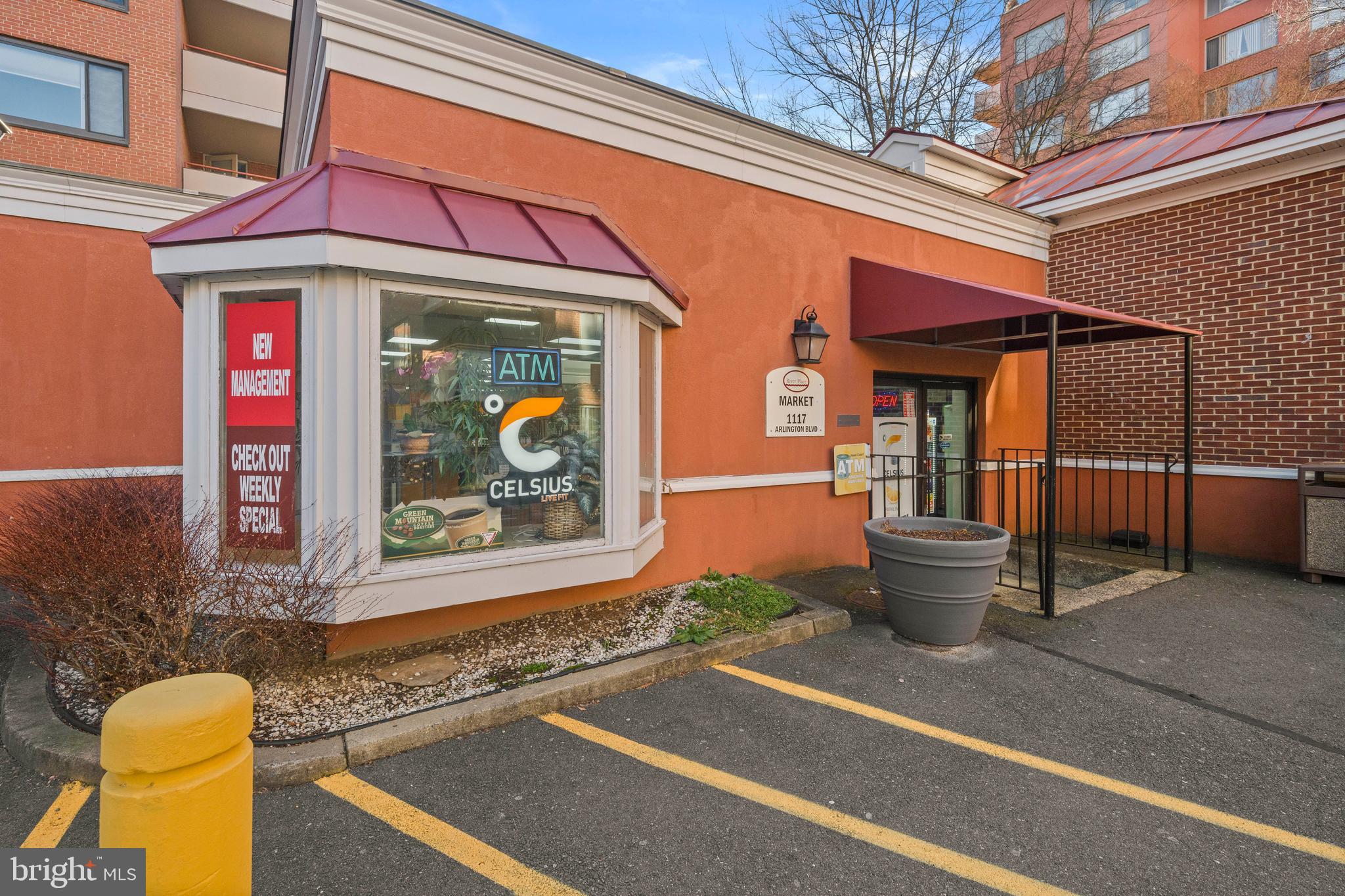 RIVER PLACE NORTH - Residential