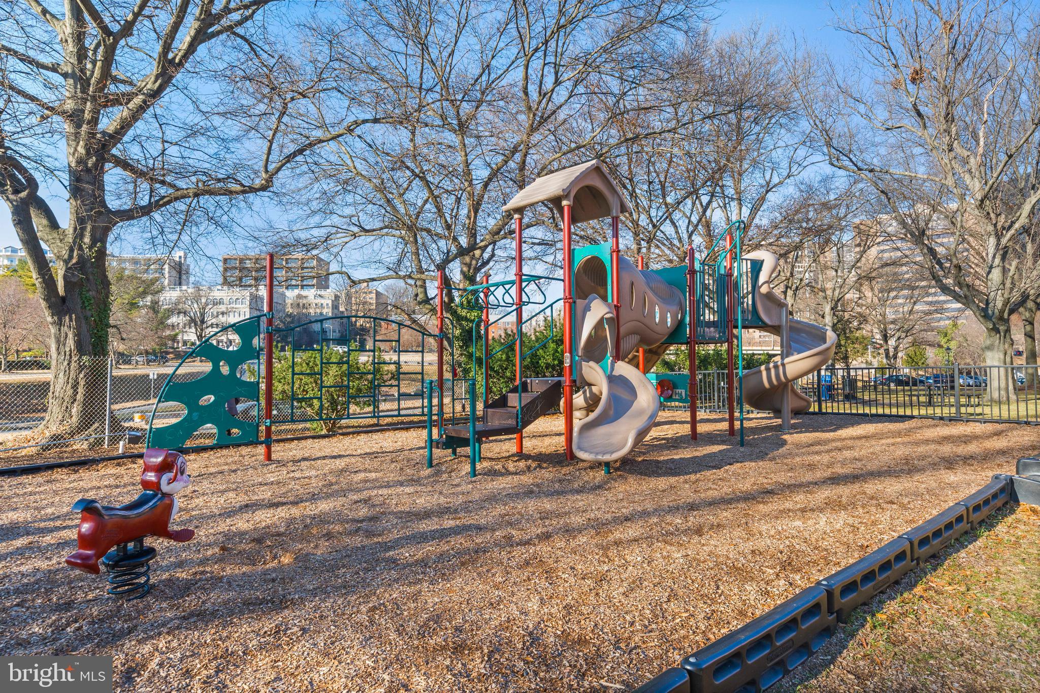 RIVER PLACE NORTH - Residential