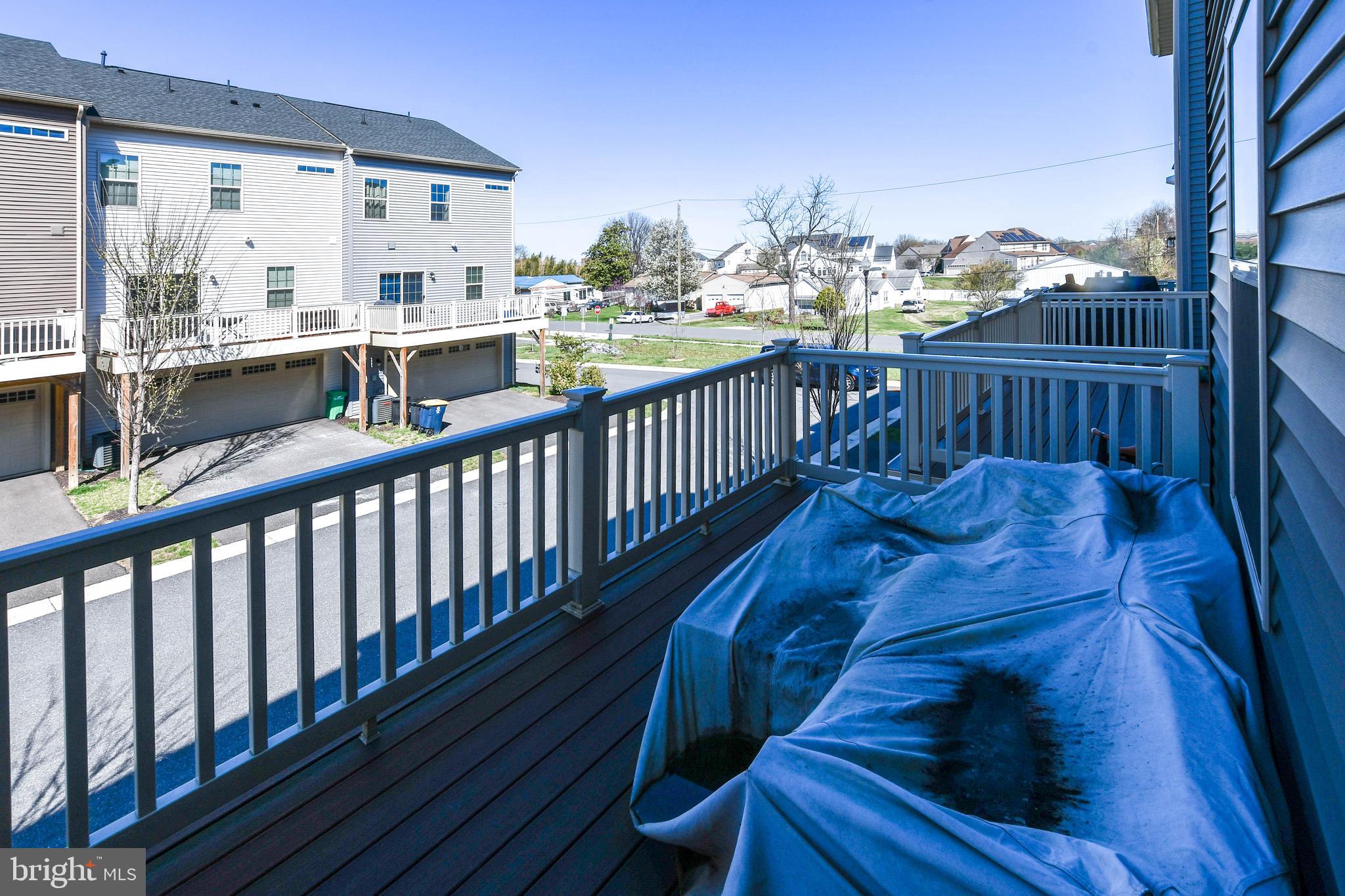 ARMSTRONG VILLAGE - Residential