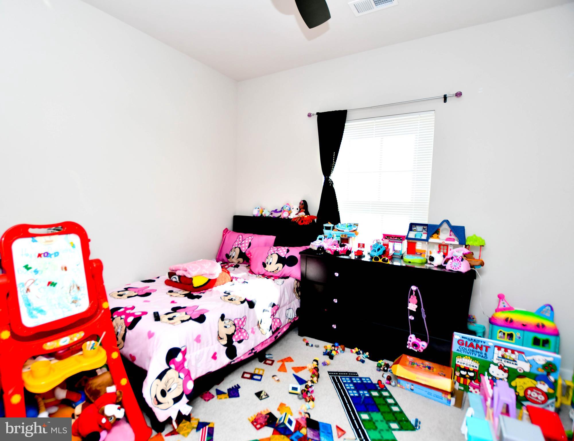 ARMSTRONG VILLAGE - Residential