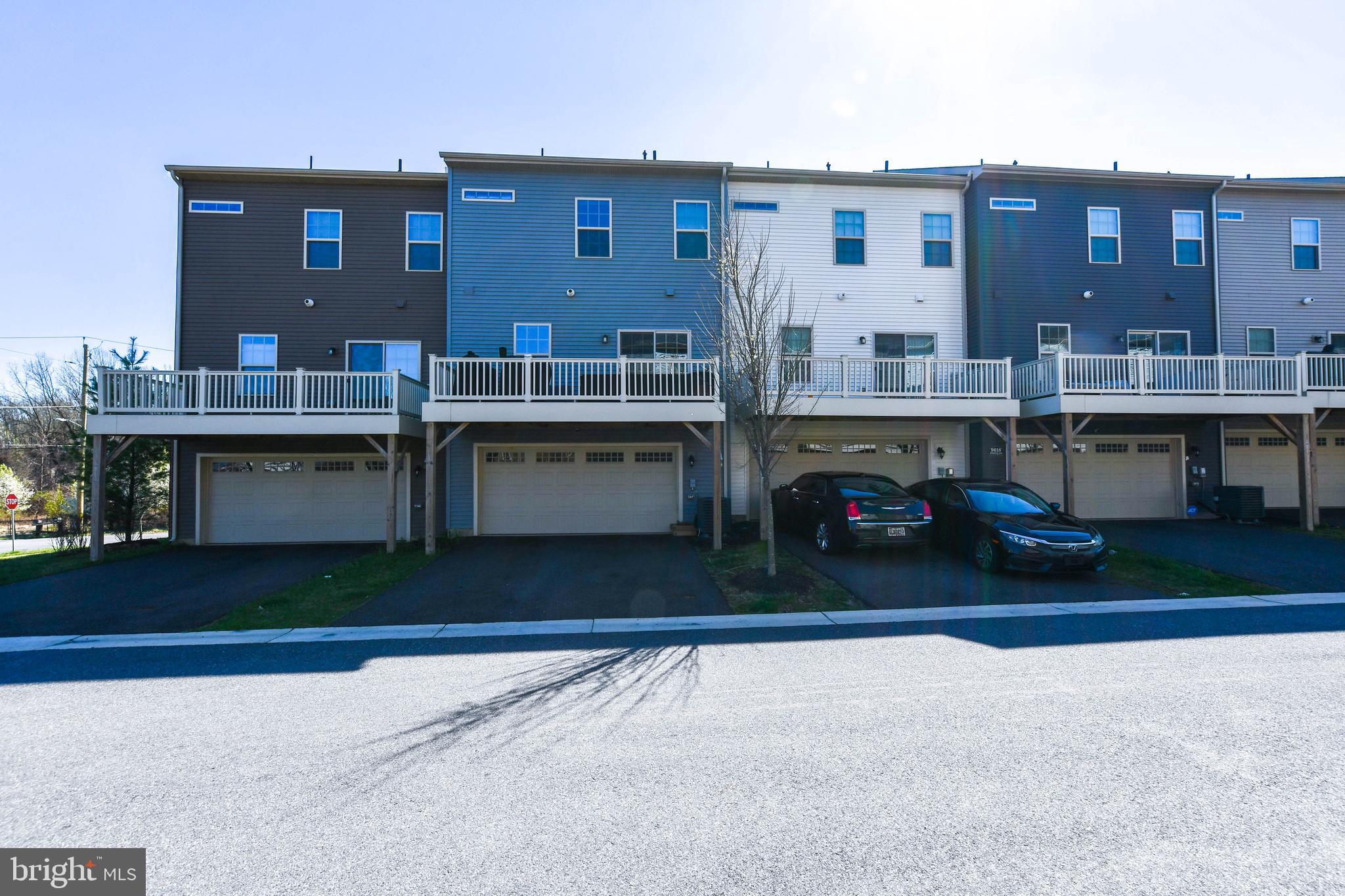 ARMSTRONG VILLAGE - Residential