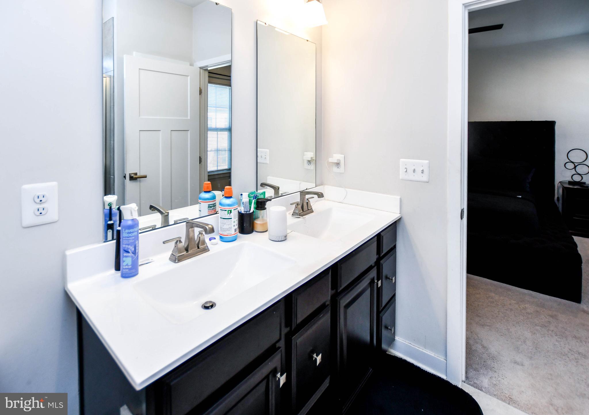 ARMSTRONG VILLAGE - Residential