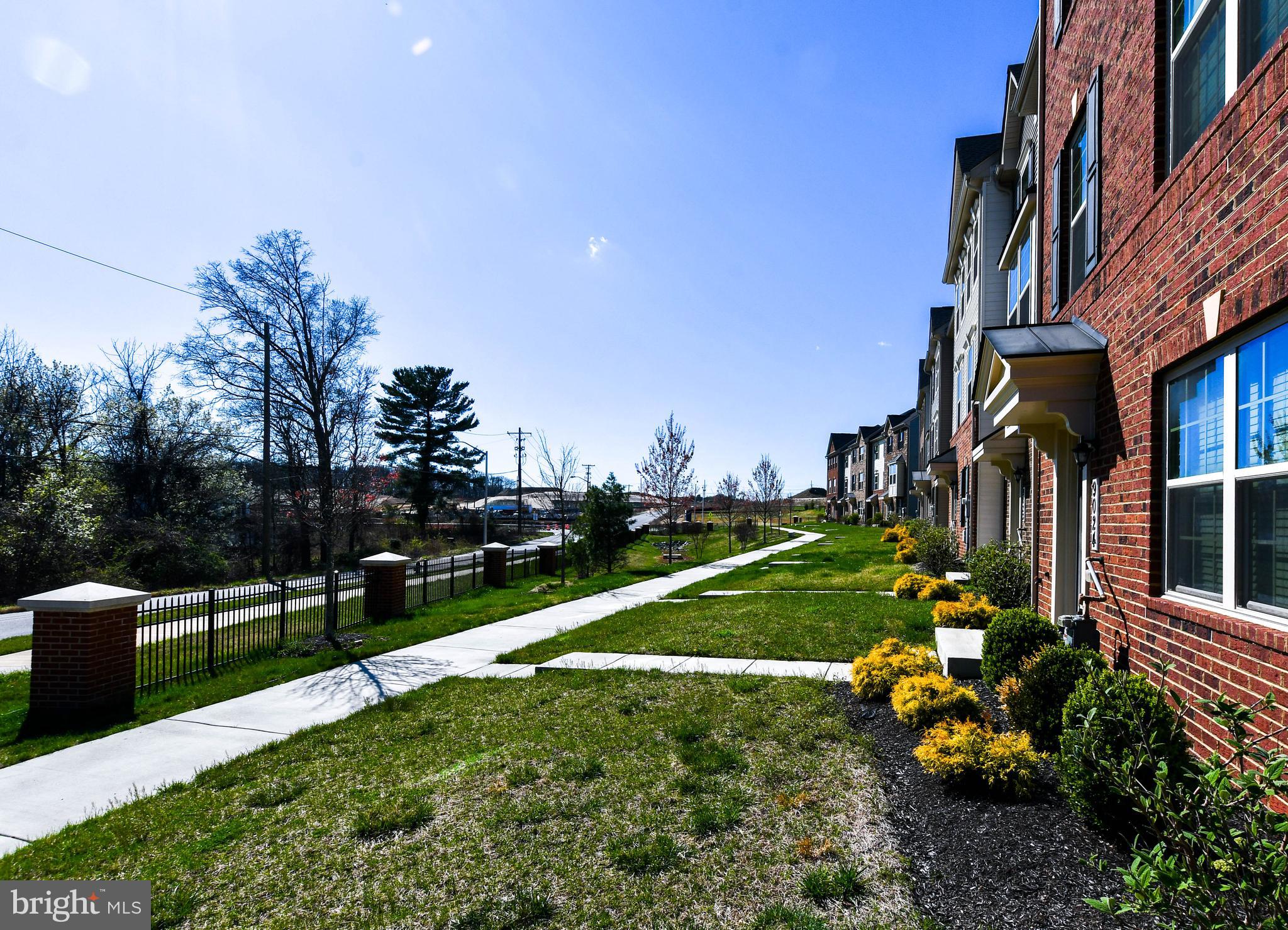 ARMSTRONG VILLAGE - Residential