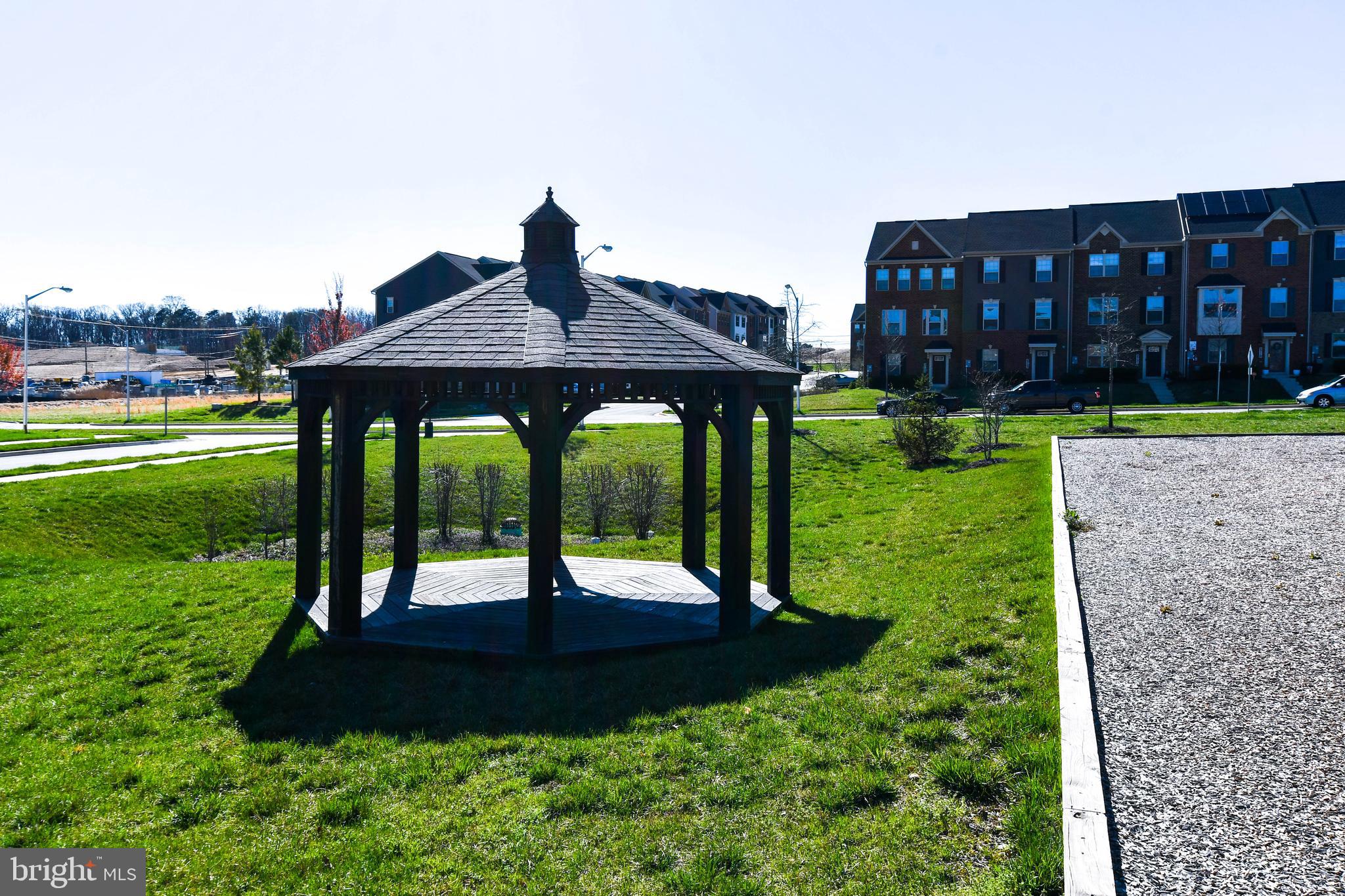 ARMSTRONG VILLAGE - Residential