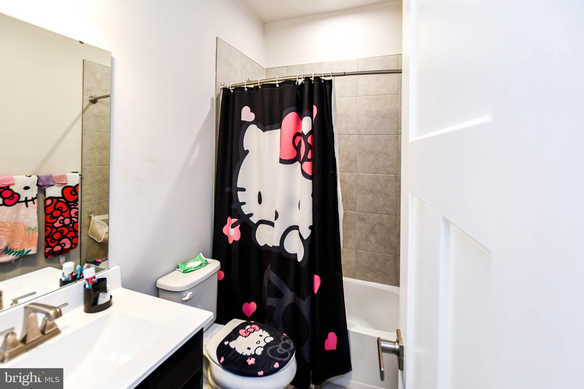 ARMSTRONG VILLAGE - Residential