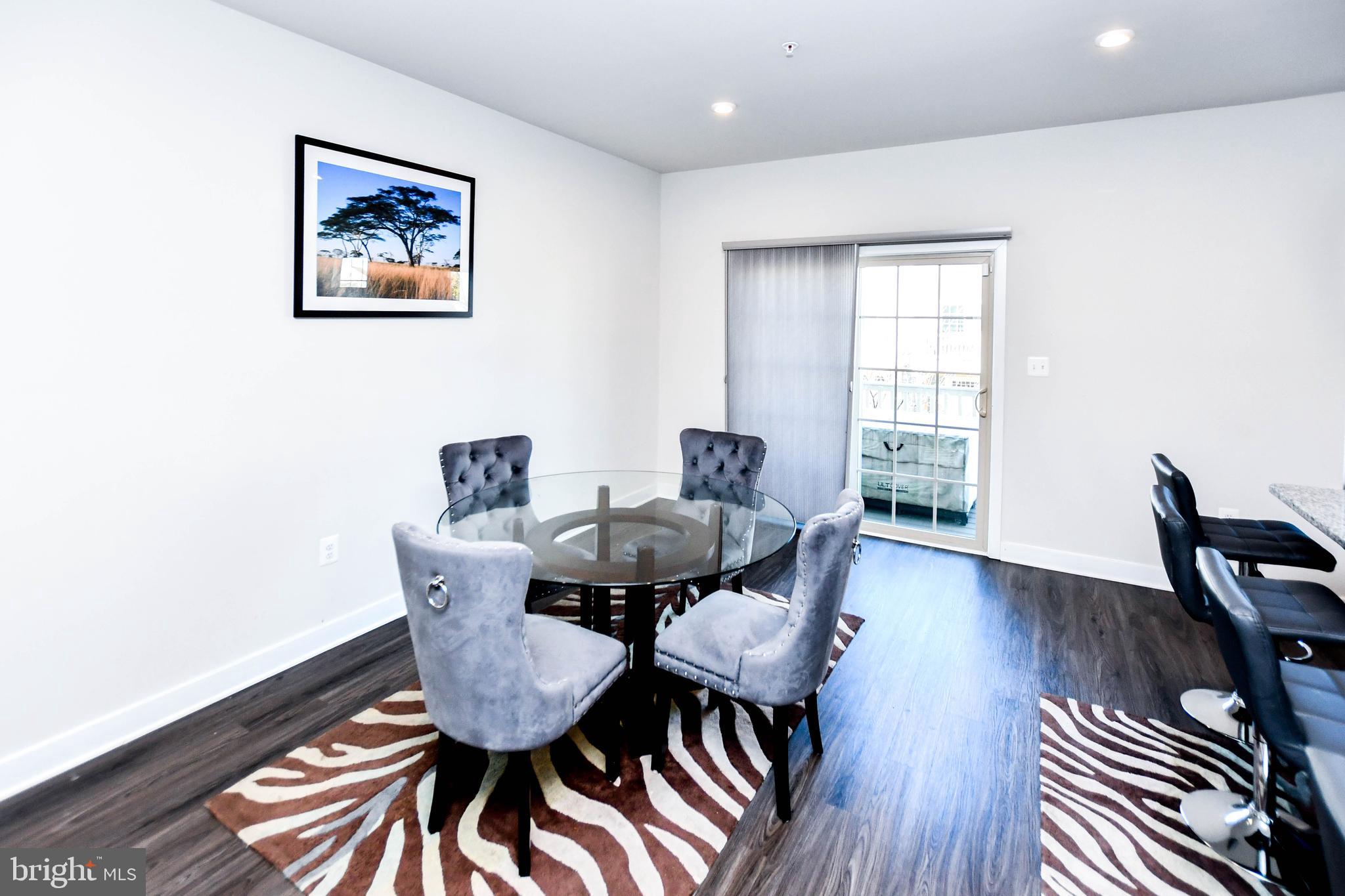 ARMSTRONG VILLAGE - Residential