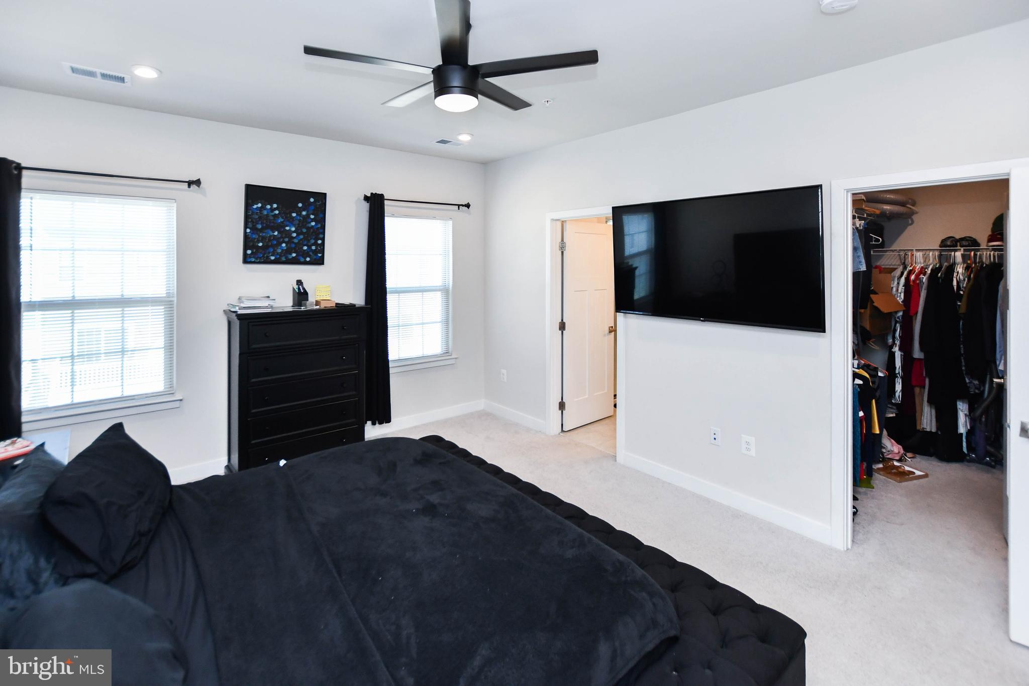 ARMSTRONG VILLAGE - Residential