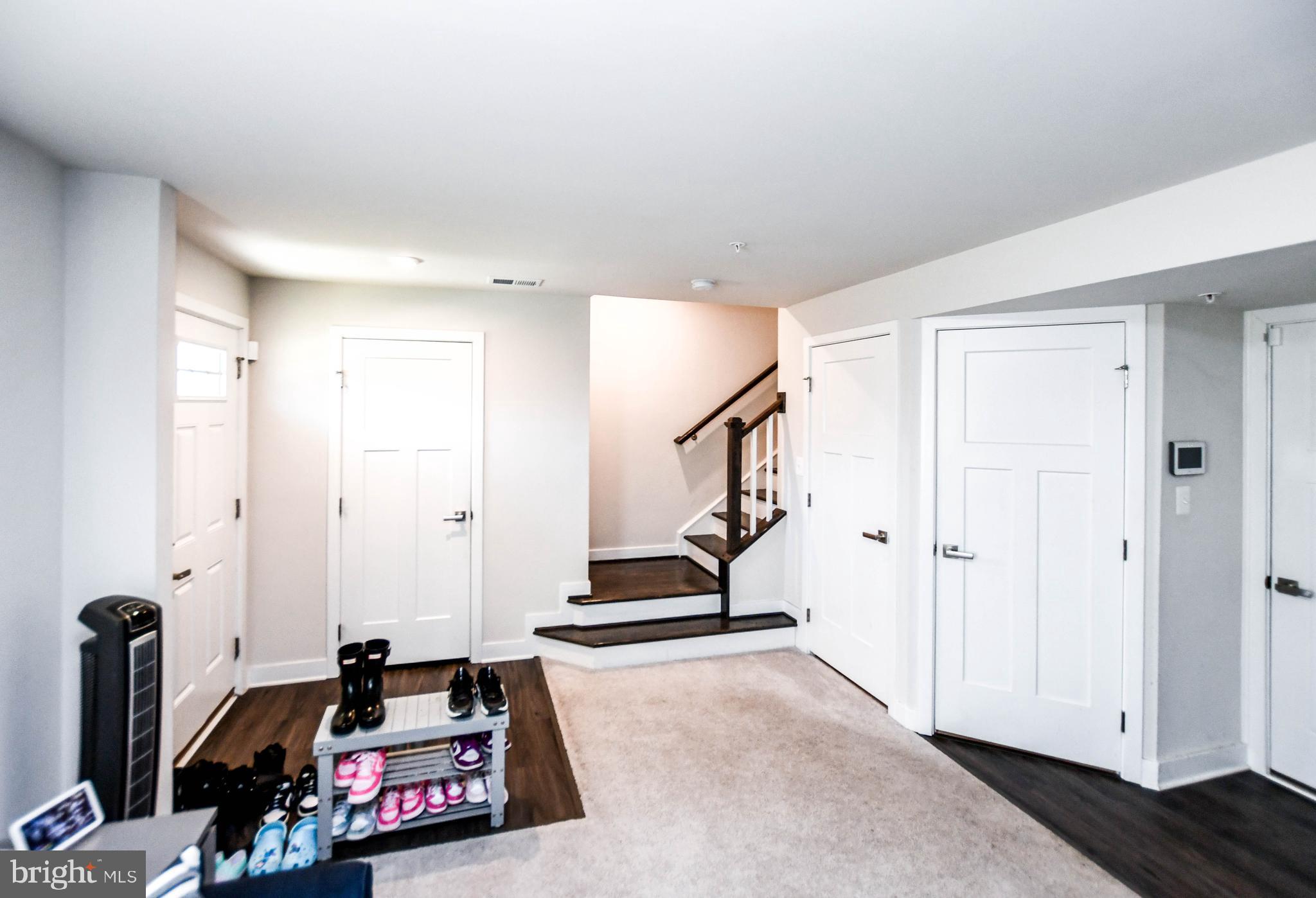 ARMSTRONG VILLAGE - Residential