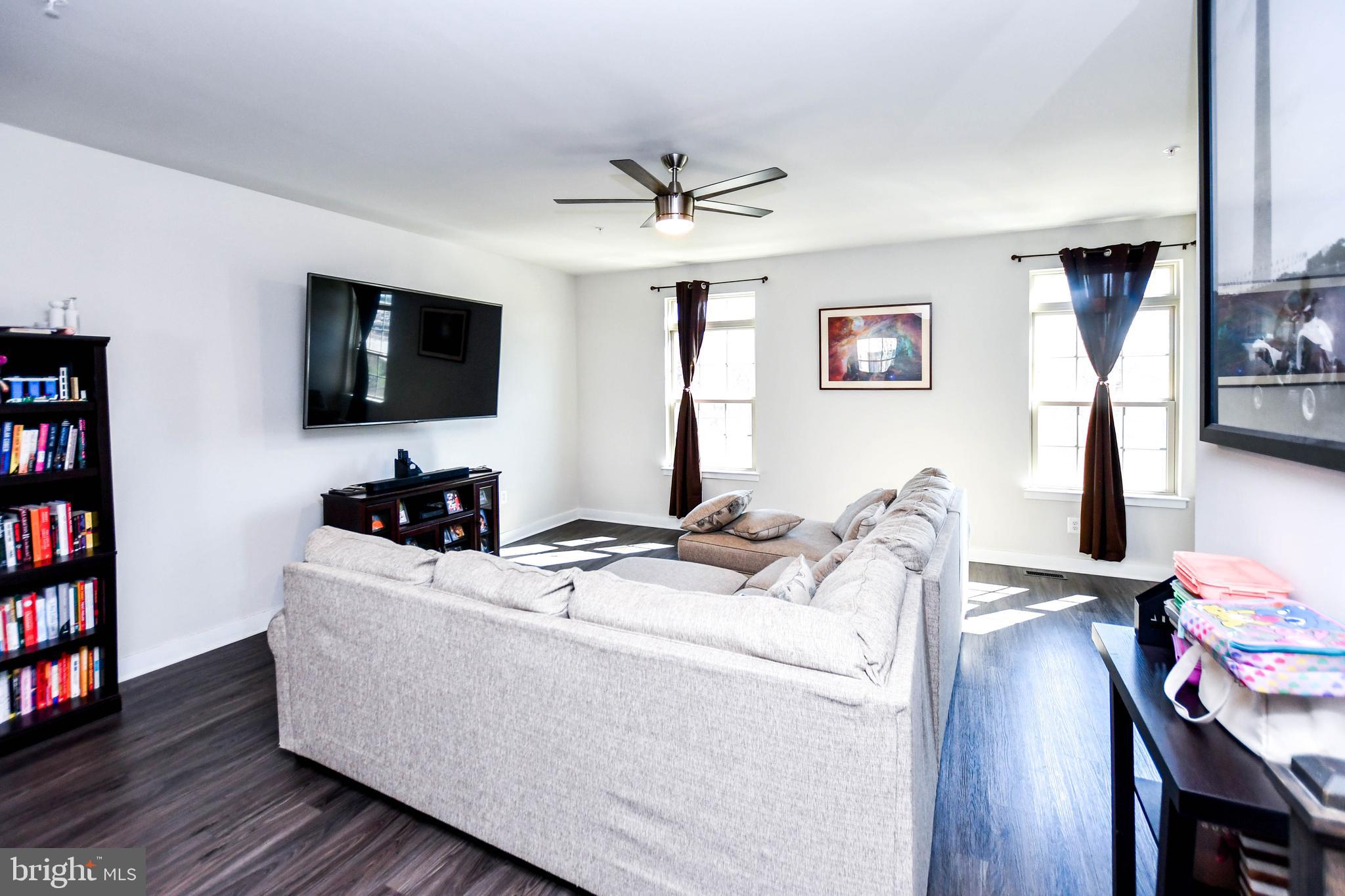 ARMSTRONG VILLAGE - Residential