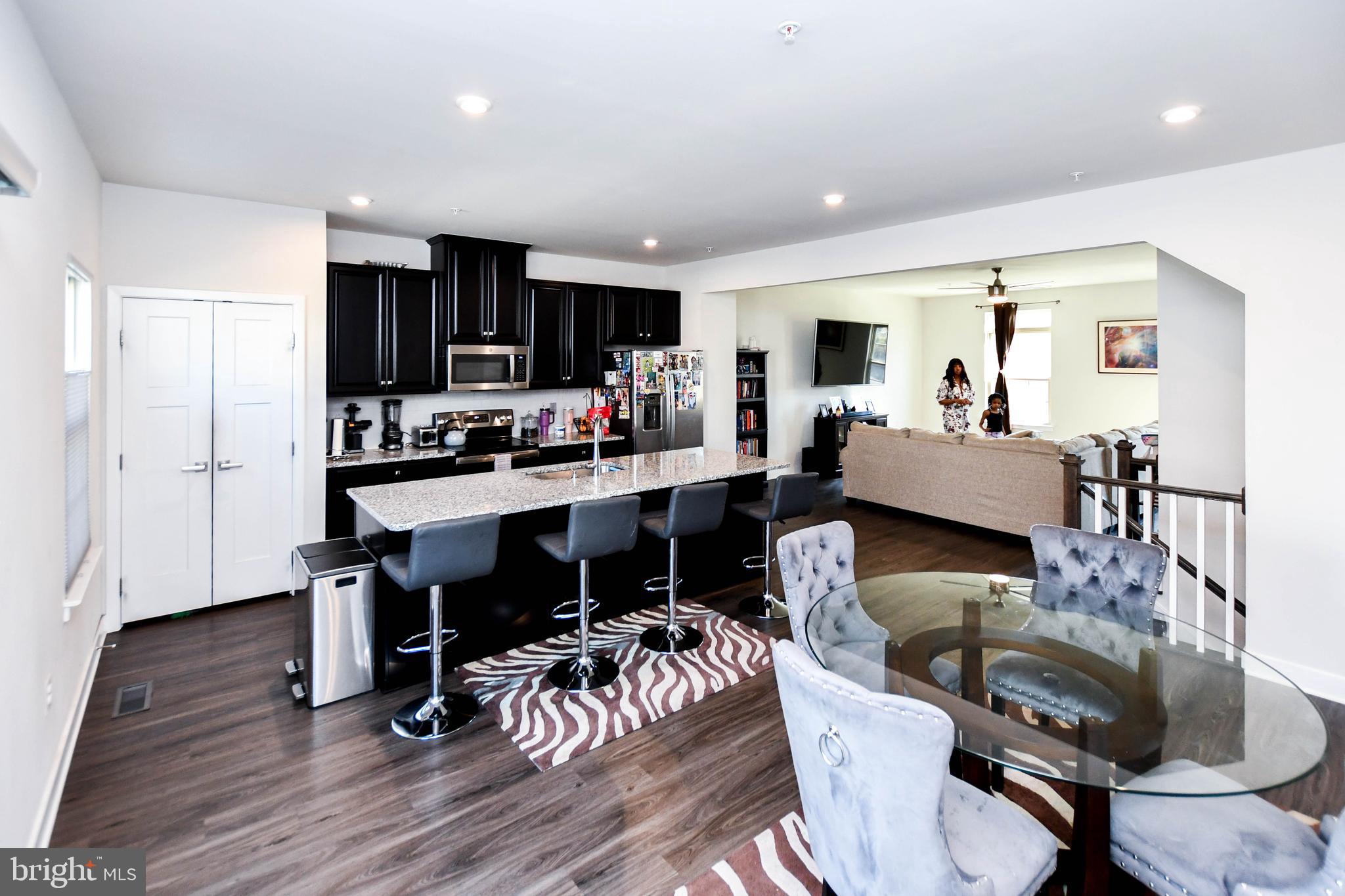 ARMSTRONG VILLAGE - Residential