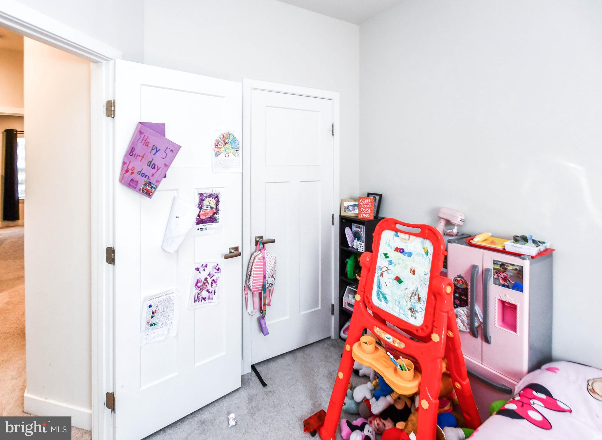 ARMSTRONG VILLAGE - Residential