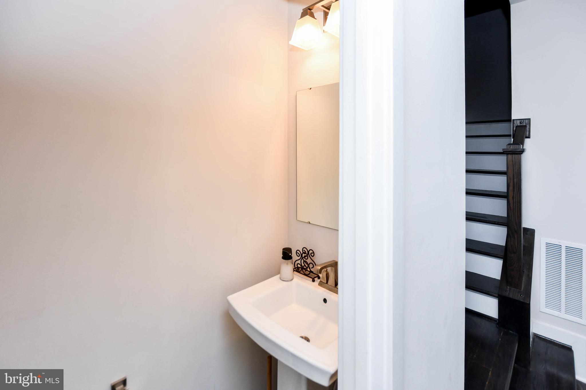 ARMSTRONG VILLAGE - Residential