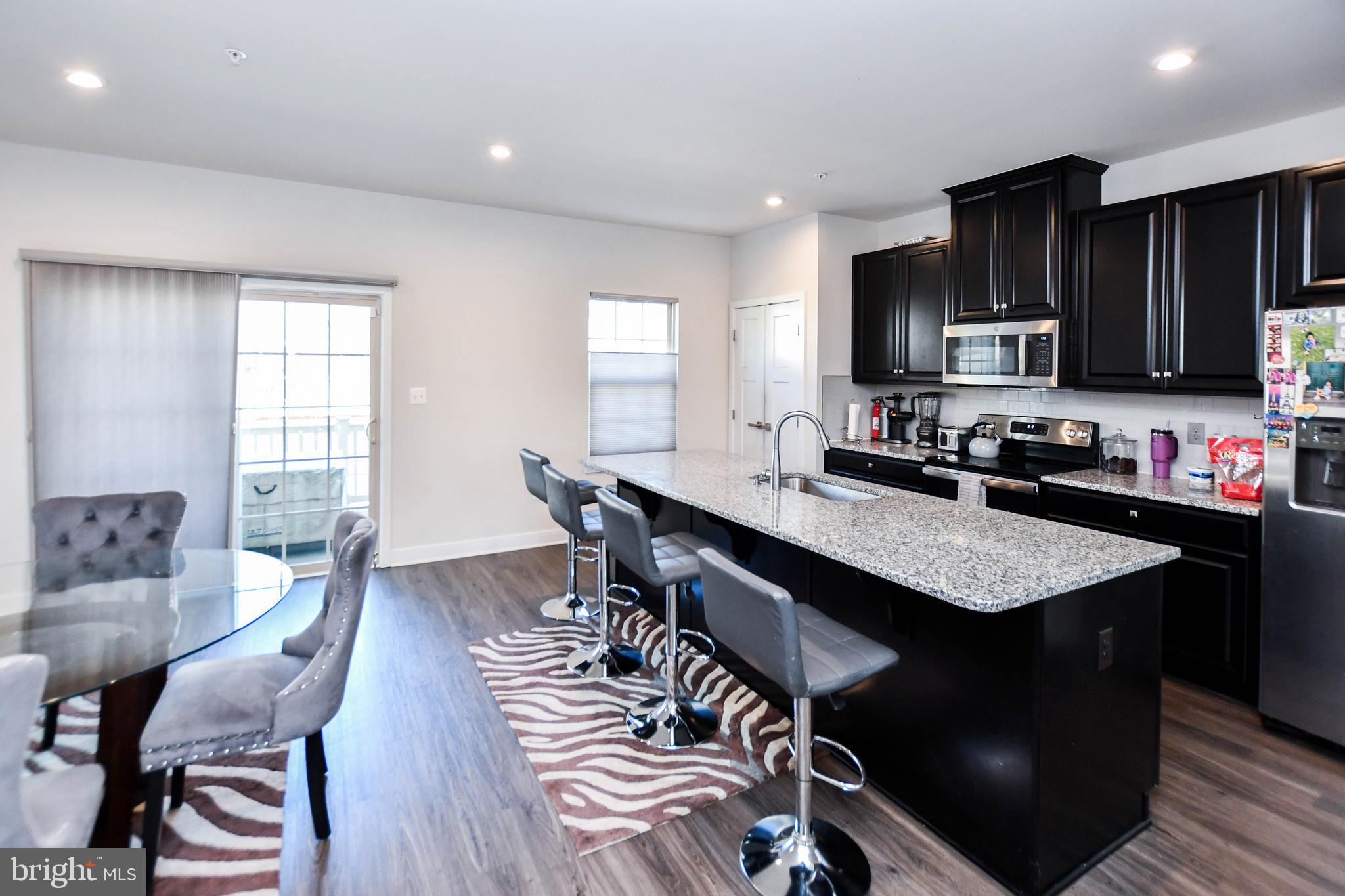 ARMSTRONG VILLAGE - Residential