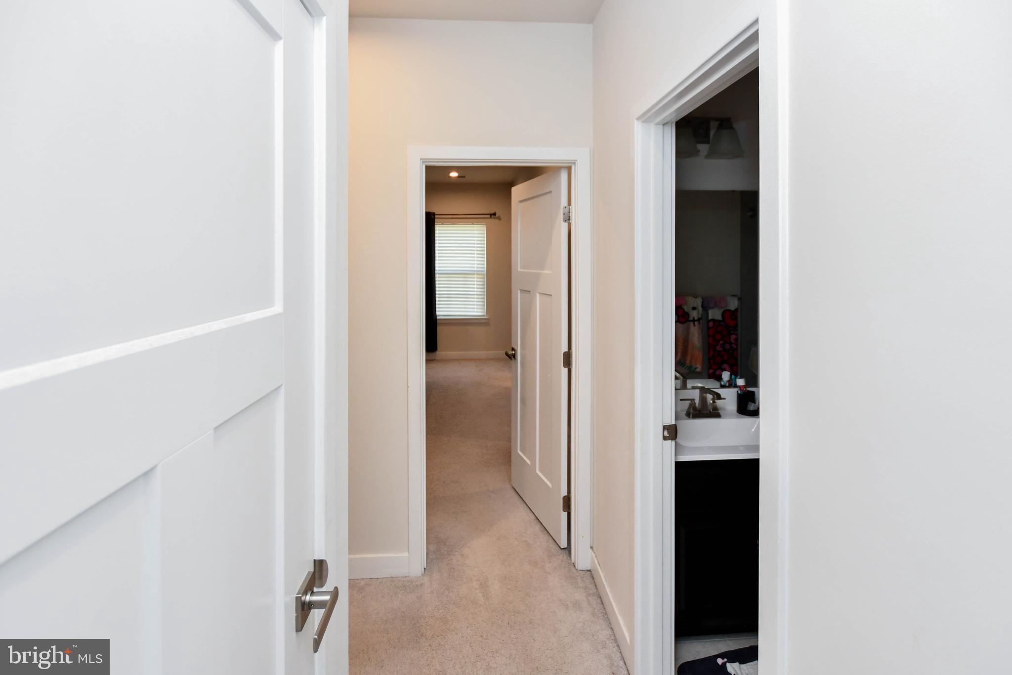 ARMSTRONG VILLAGE - Residential