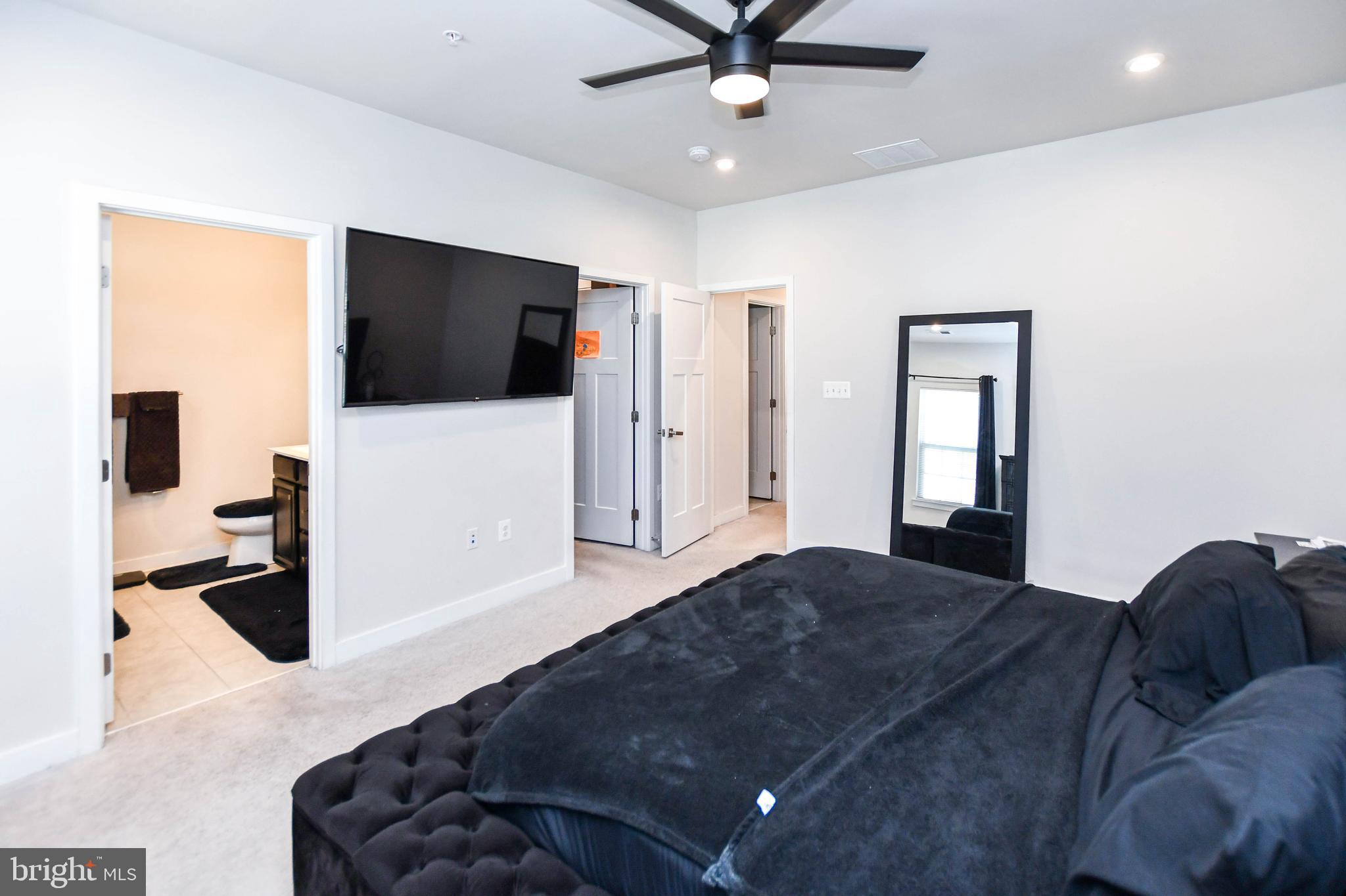 ARMSTRONG VILLAGE - Residential