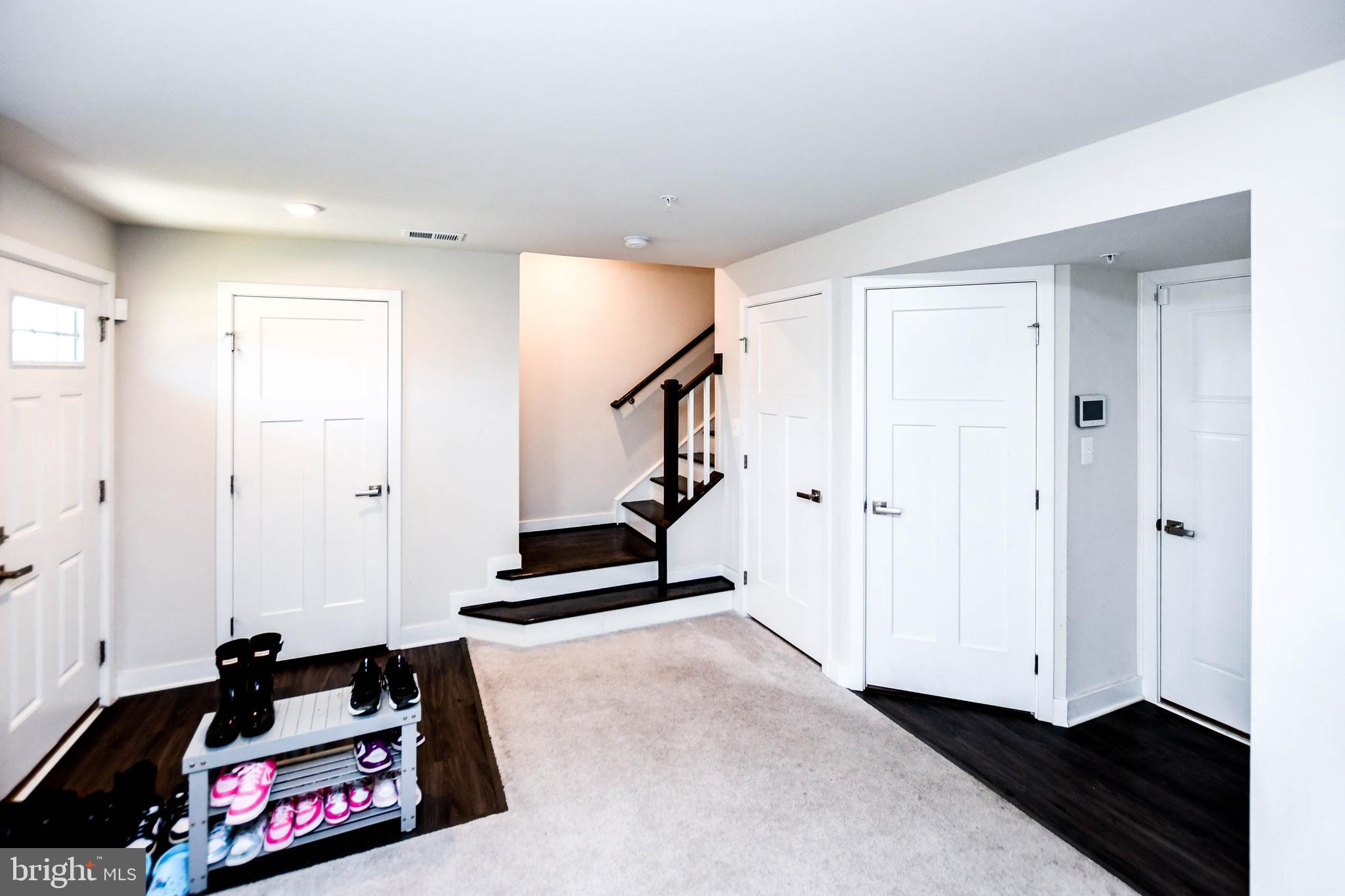 ARMSTRONG VILLAGE - Residential