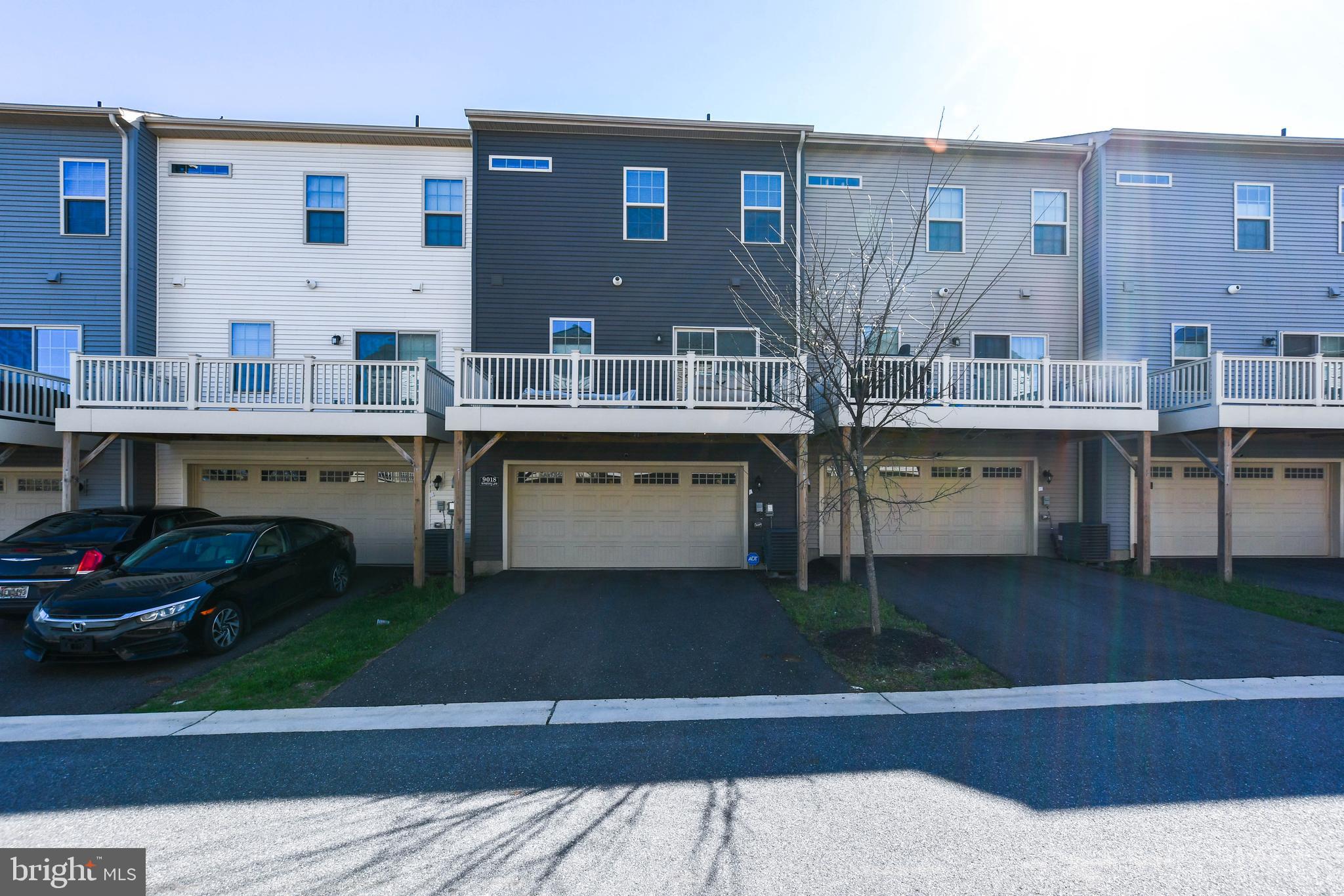 ARMSTRONG VILLAGE - Residential