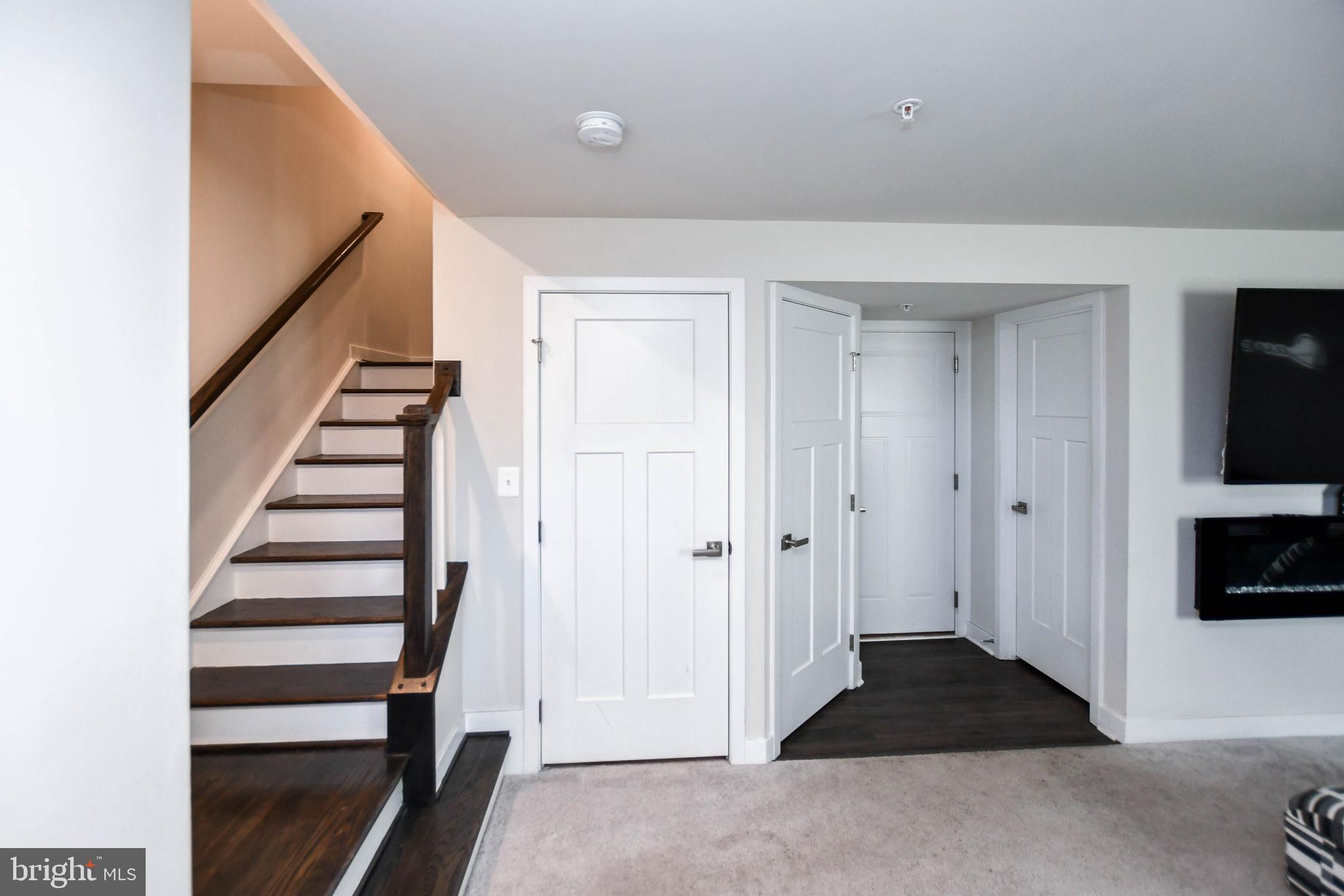 ARMSTRONG VILLAGE - Residential