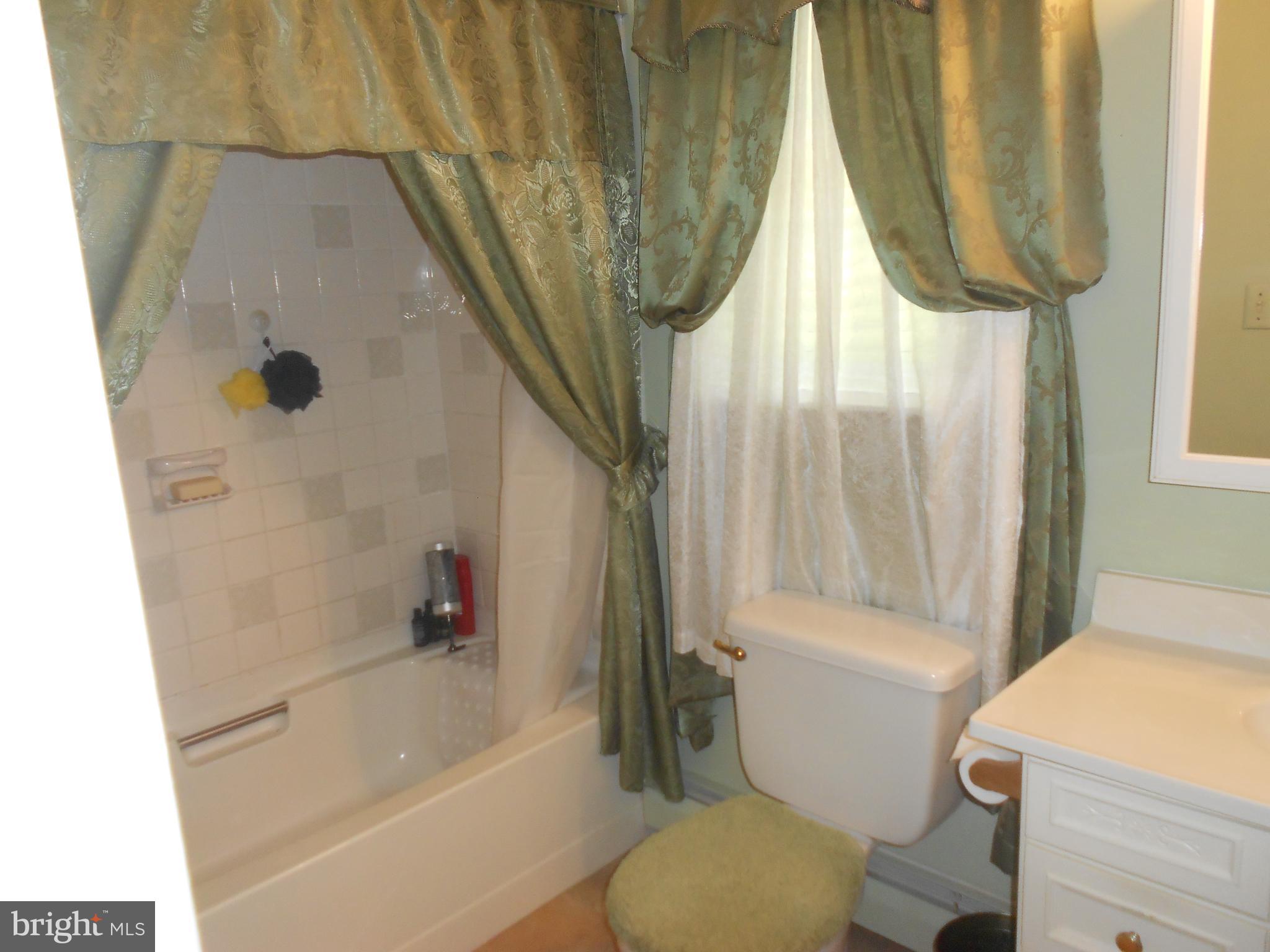 LAKE WYNONAH - Residential