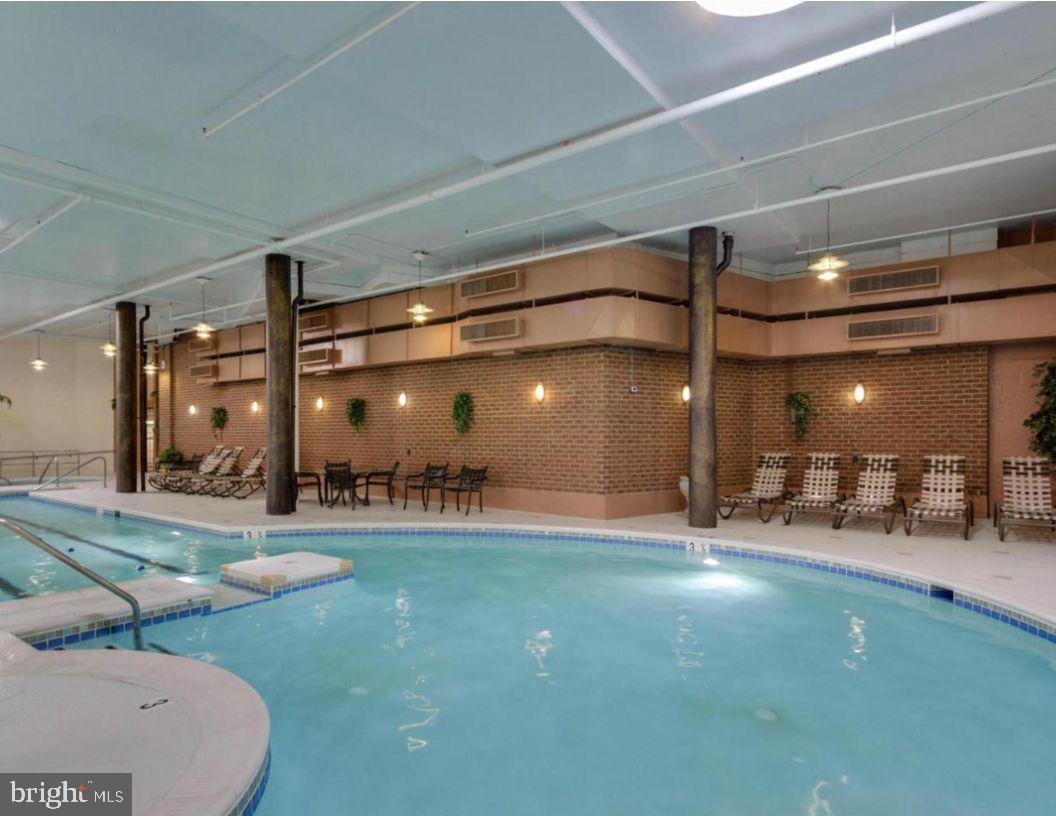 ROTONDA - Residential Lease