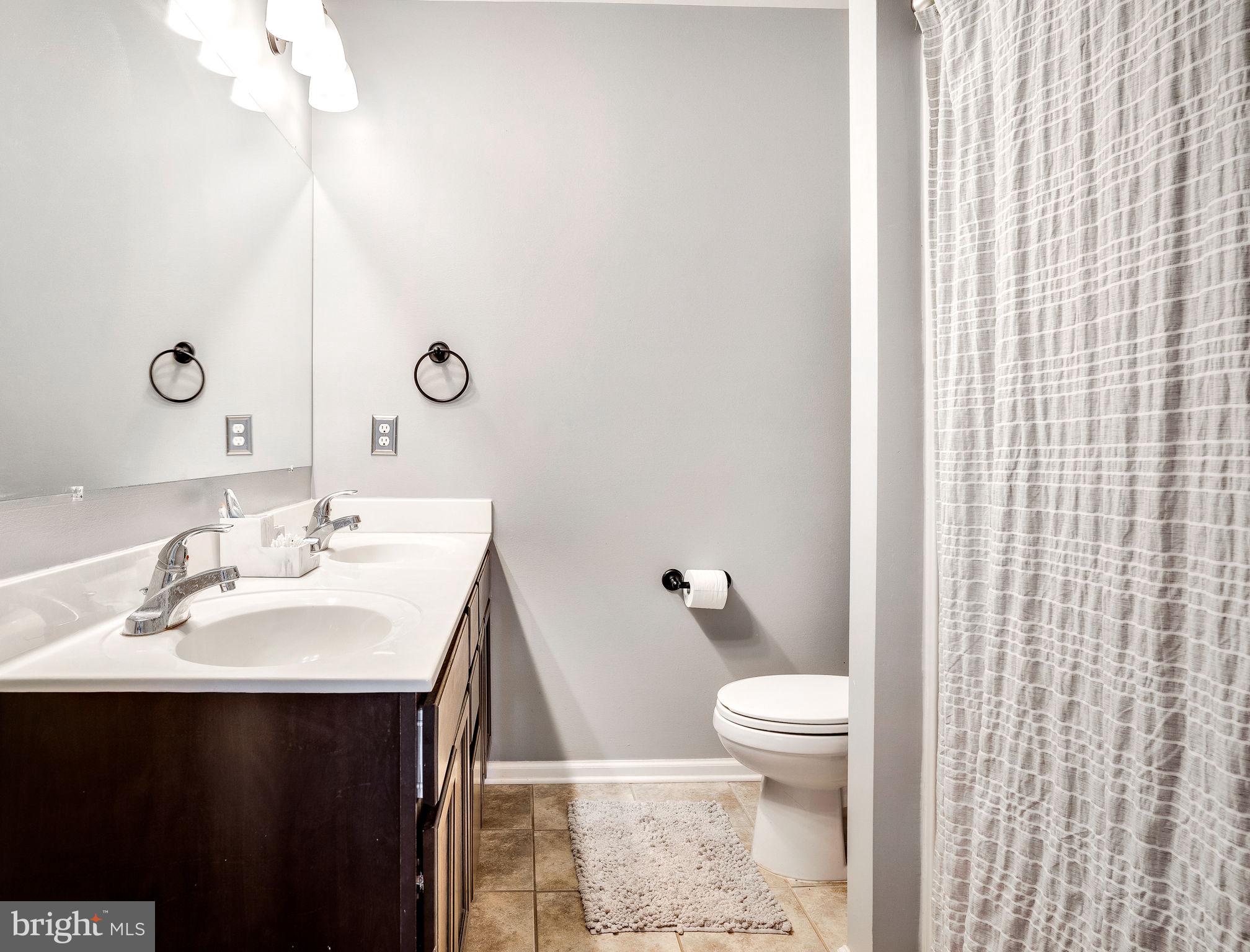 TOWNES AT OAKHURST - Residential