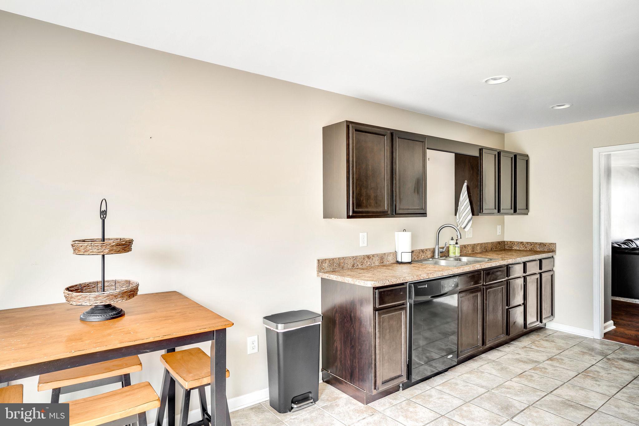 TOWNES AT OAKHURST - Residential