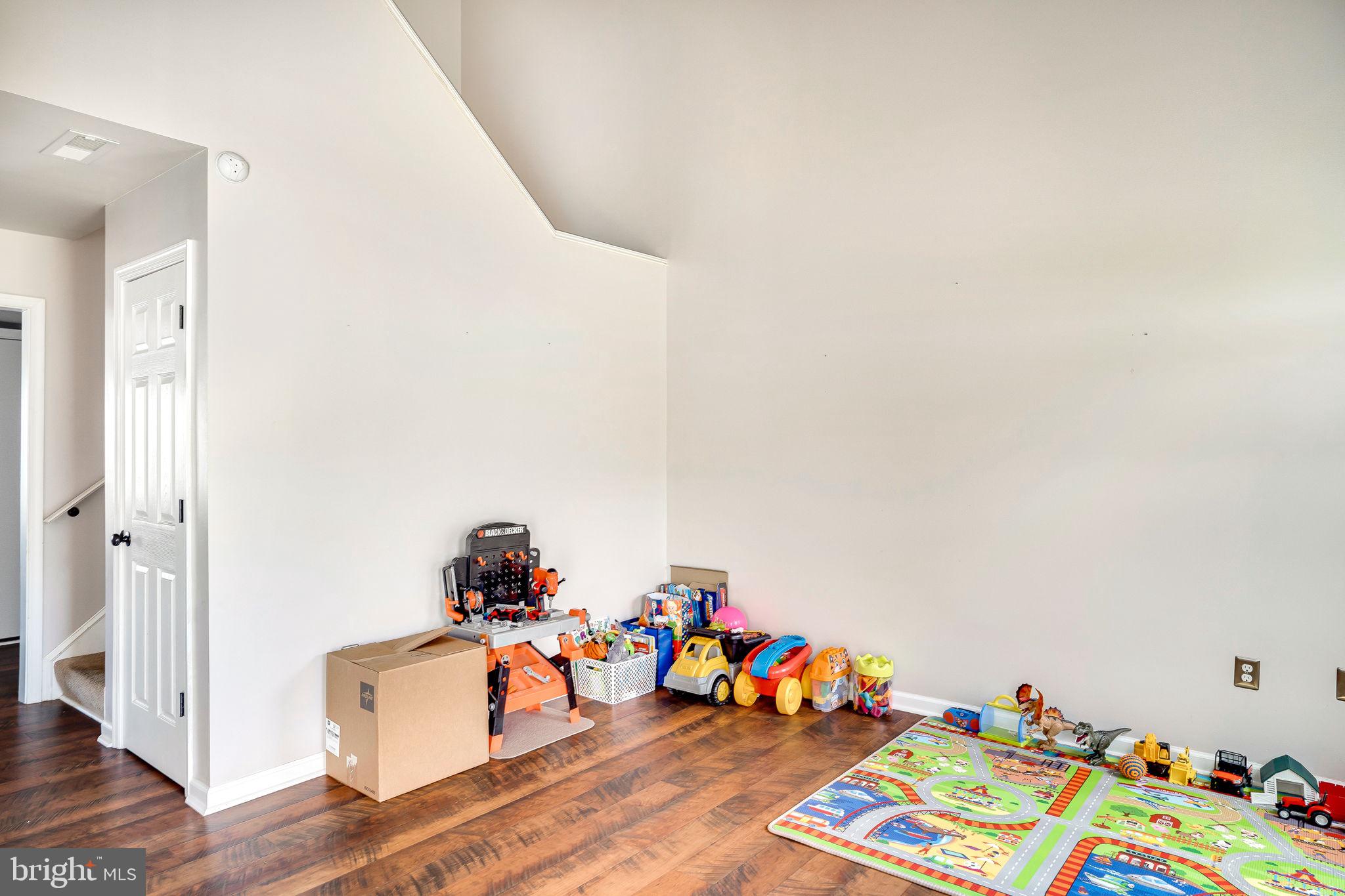 TOWNES AT OAKHURST - Residential