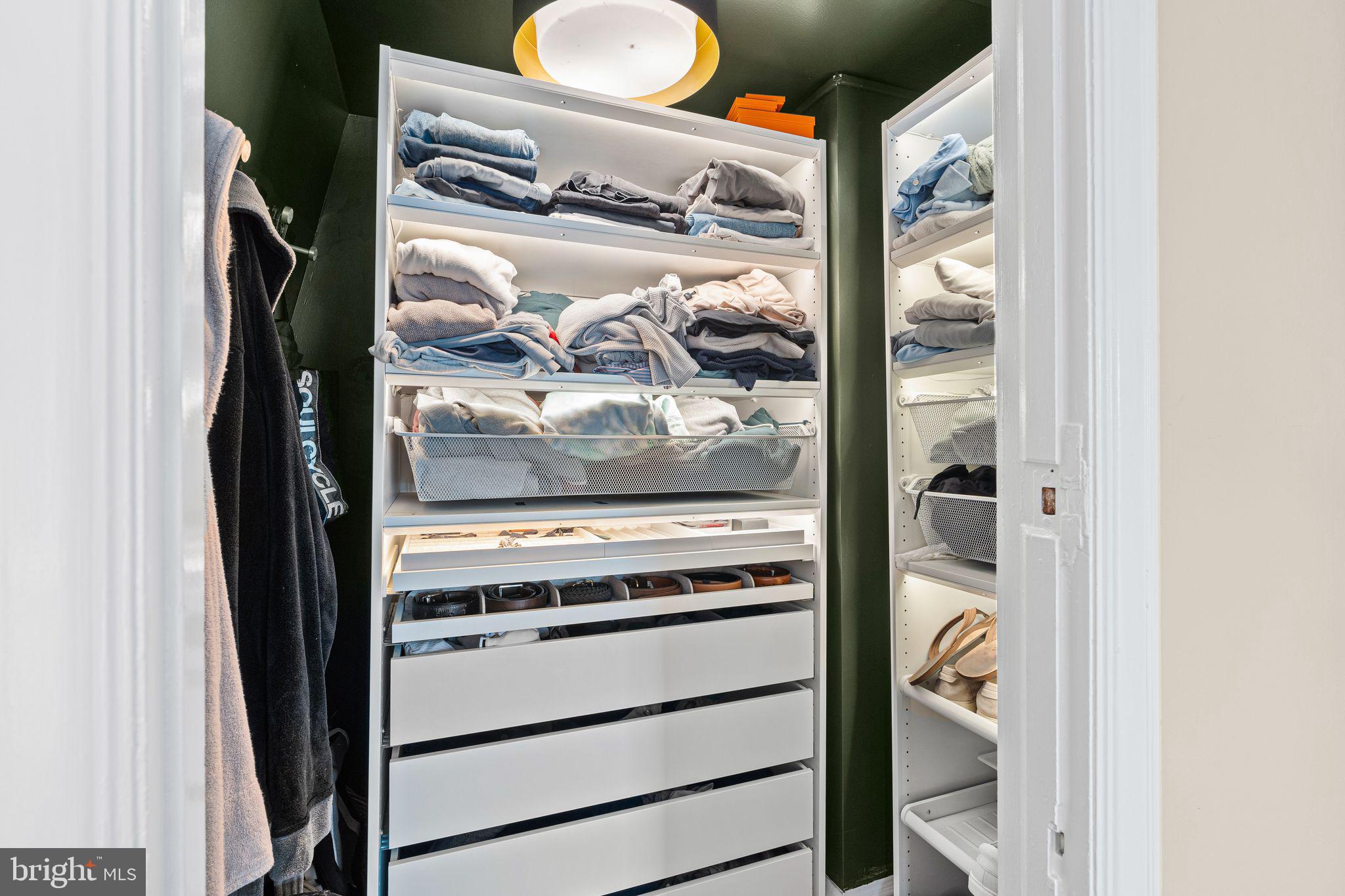 CHESTNUT HILL - Residential