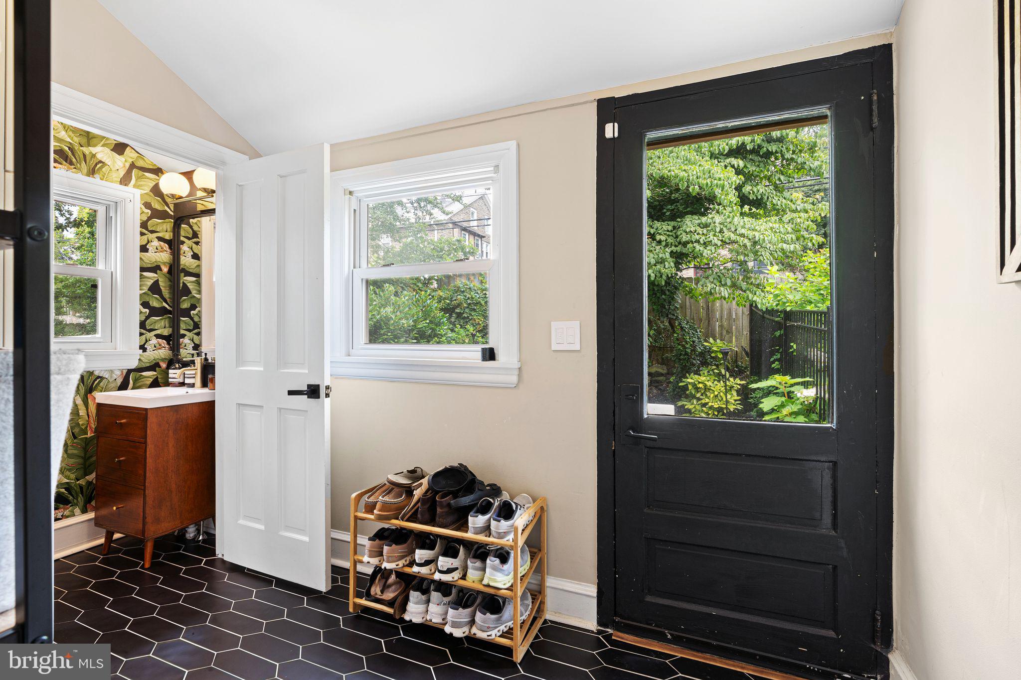 CHESTNUT HILL - Residential