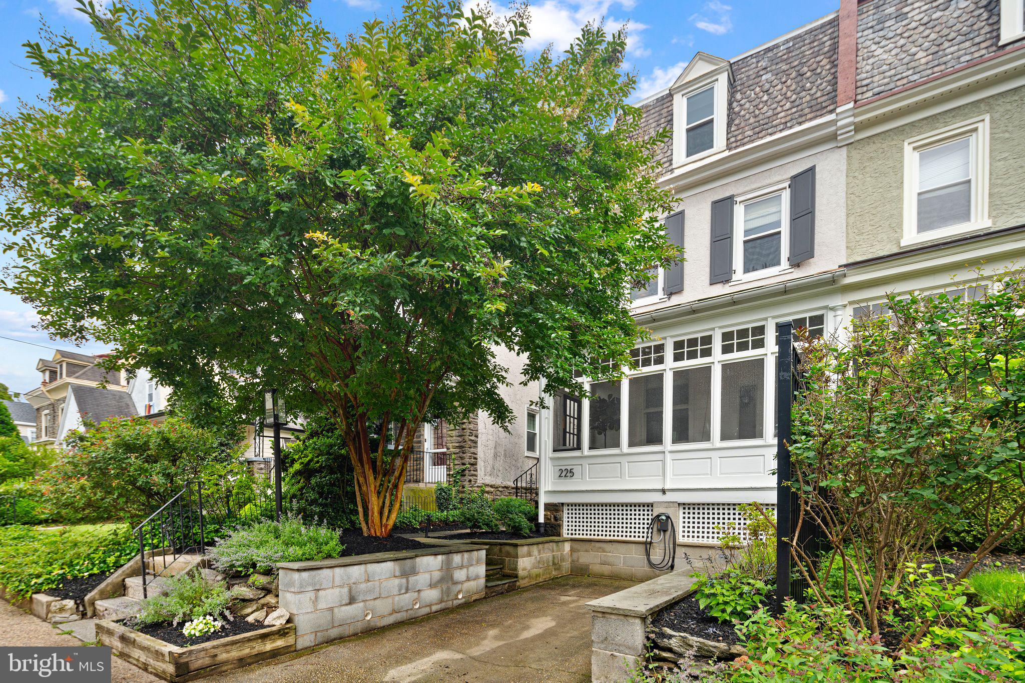 CHESTNUT HILL - Residential