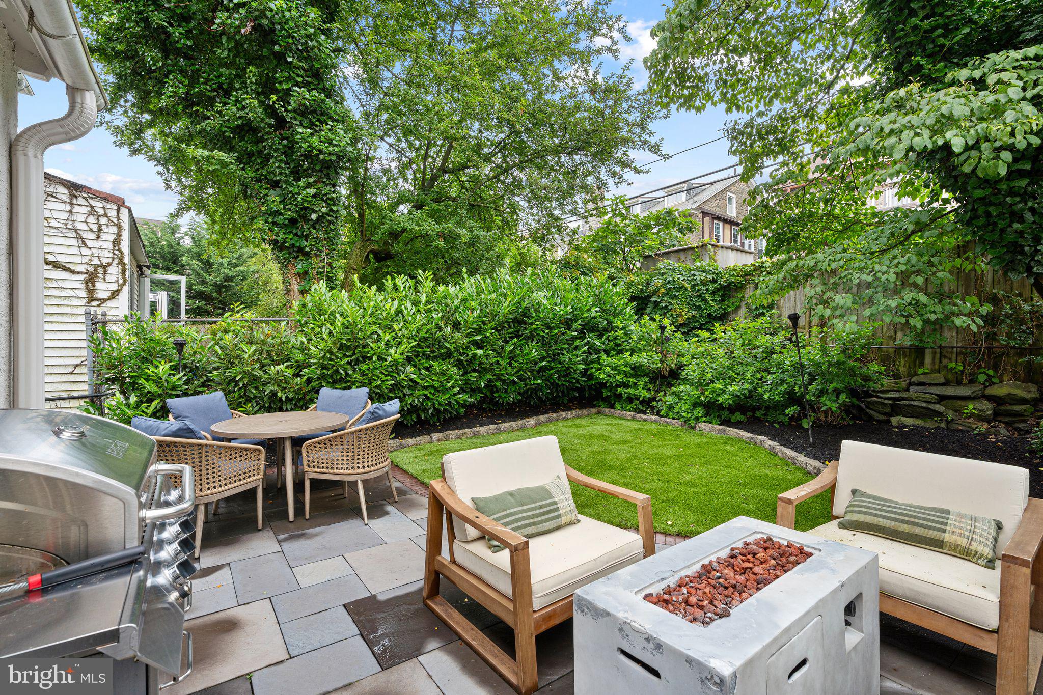 CHESTNUT HILL - Residential