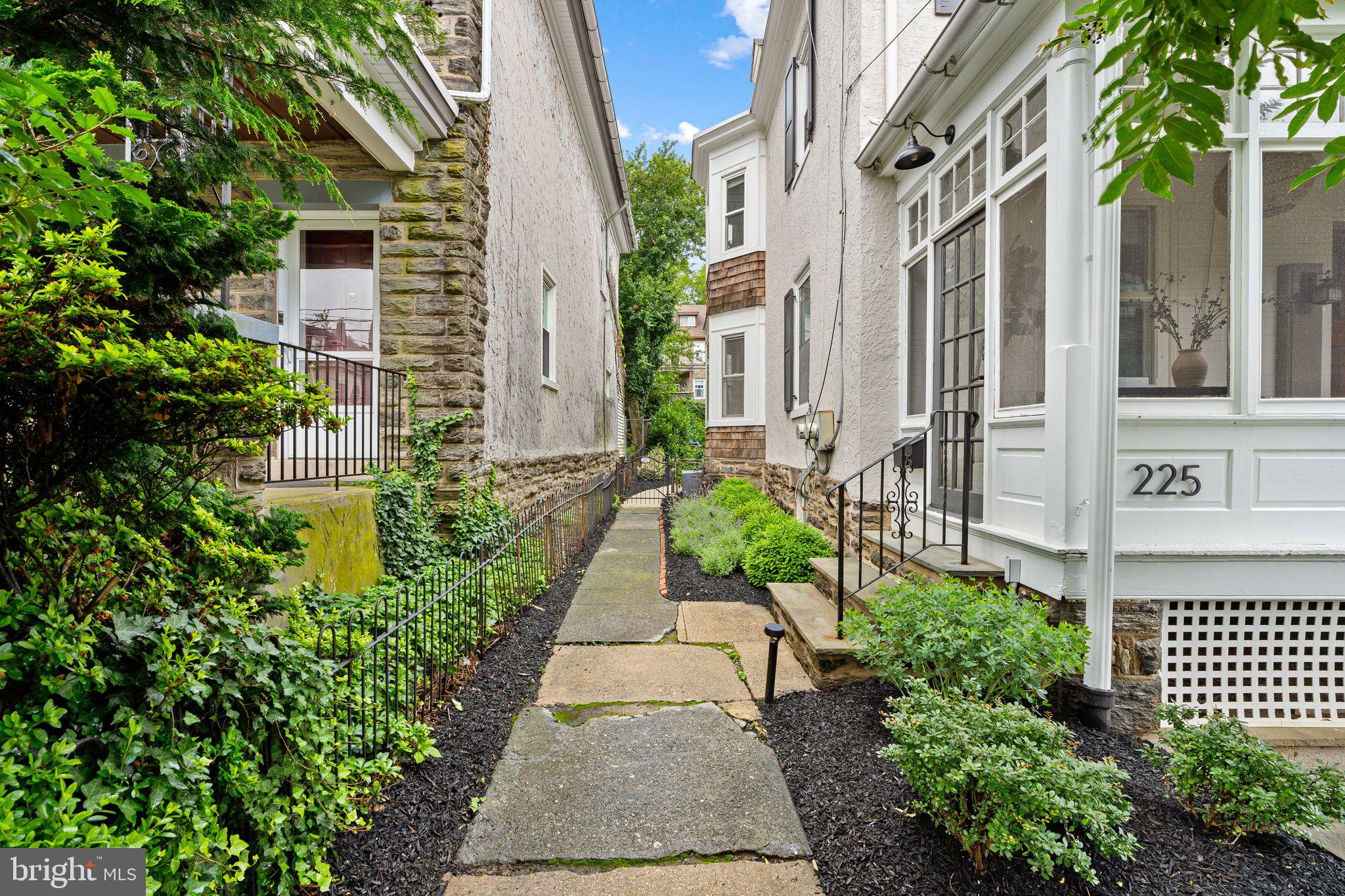 CHESTNUT HILL - Residential